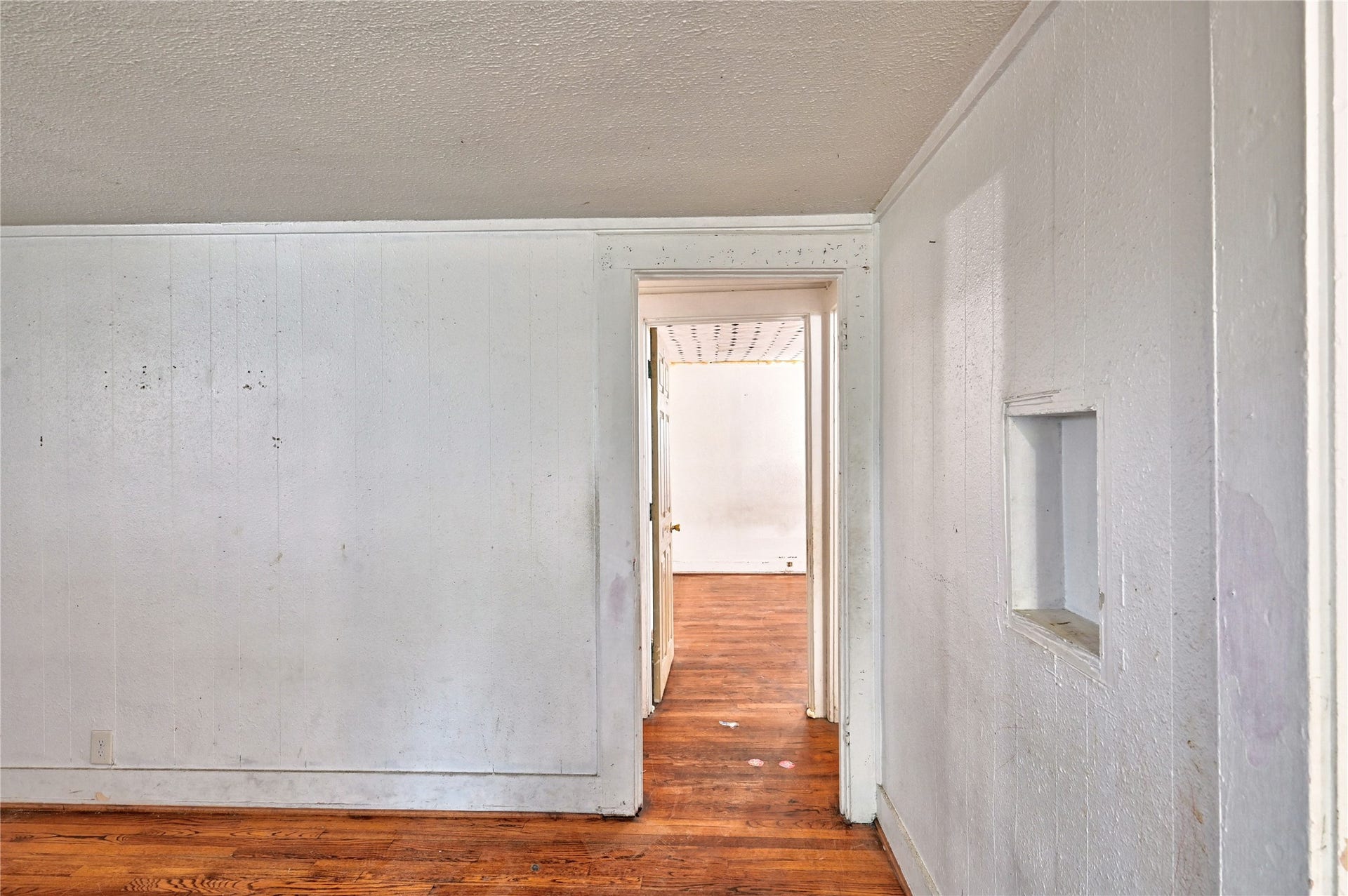 314 King Street, Houston, TX 77022 Hallway