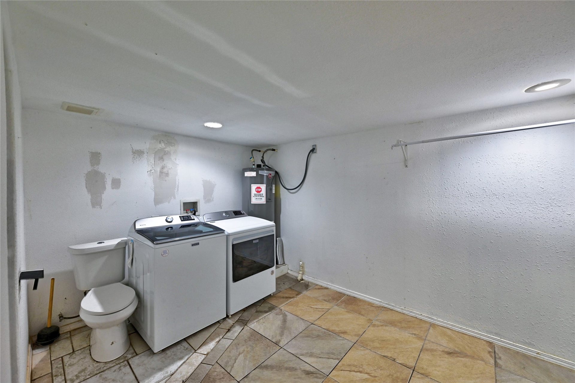 314 King Street, Houston, TX 77022 Laundry room