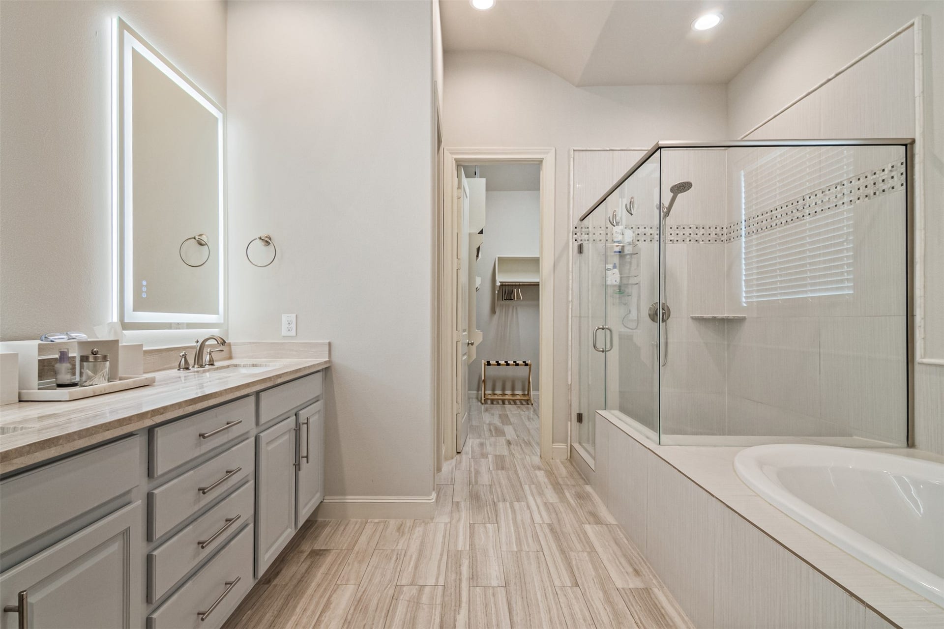 1847 Edwards Street, Houston, TX 77007 1847 Edwards Street, Houston, TX 77007