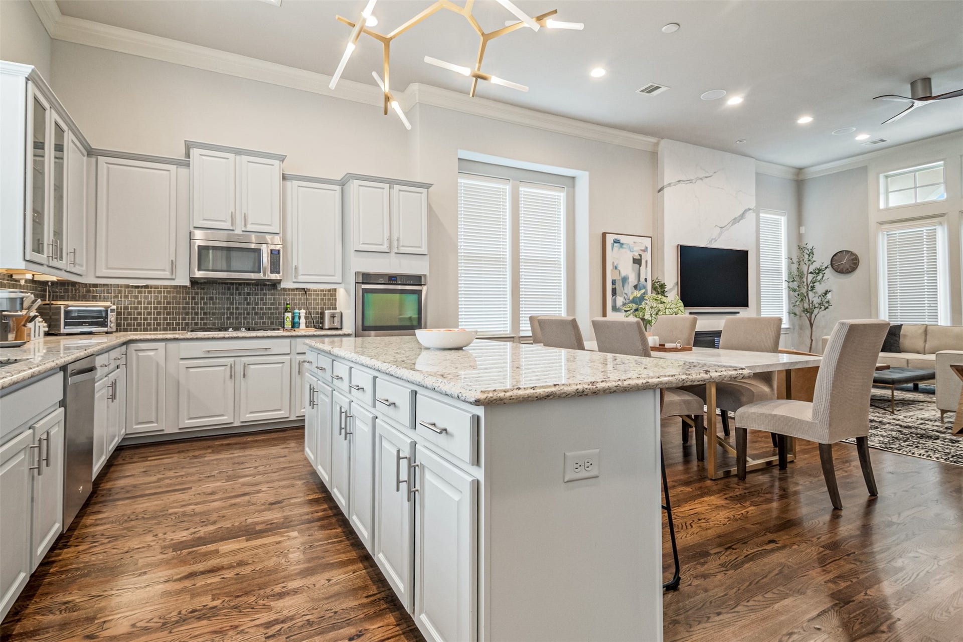 1847 Edwards Street, Houston, TX 77007 1847 Edwards Street, Houston, TX 77007
