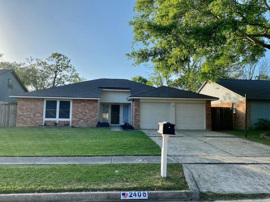 Property photo for 2406 Whitman Way Drive, Friendswood, TX