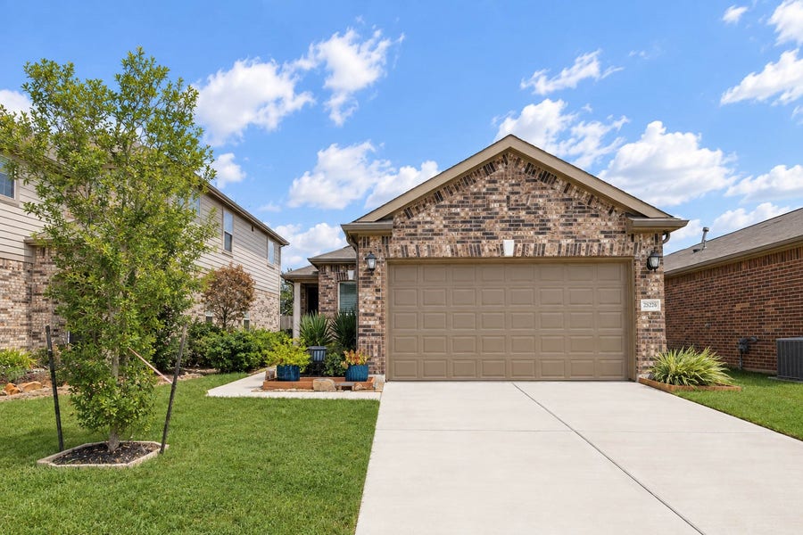 Property photo for 25226 Squire Knoll Street, Katy, TX