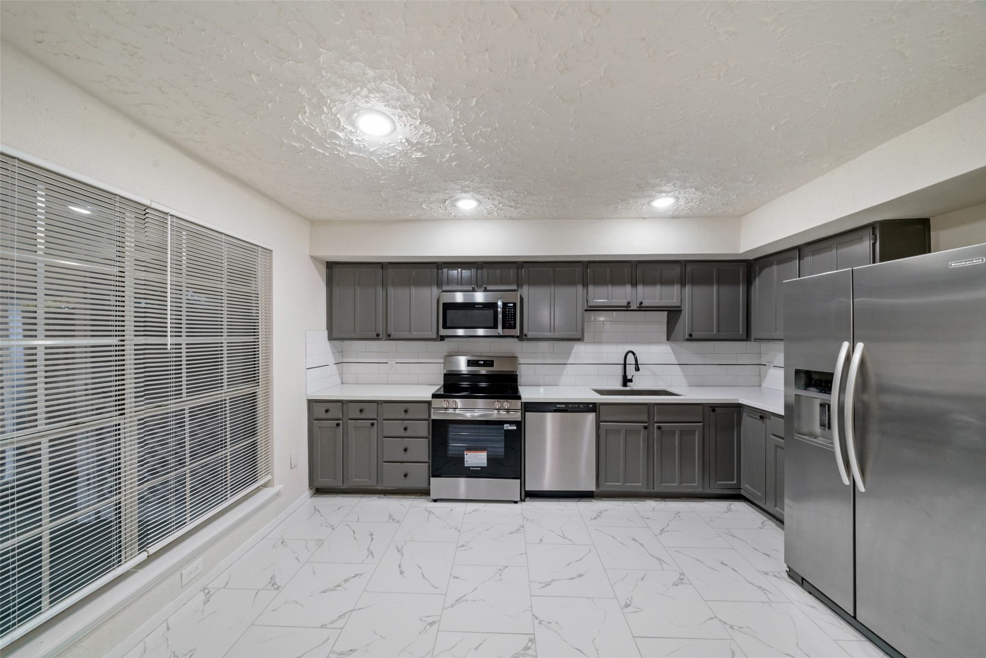 9230 Baronsmede Drive, Houston, TX 77083 9230 Baronsmede Drive, Houston, TX 77083