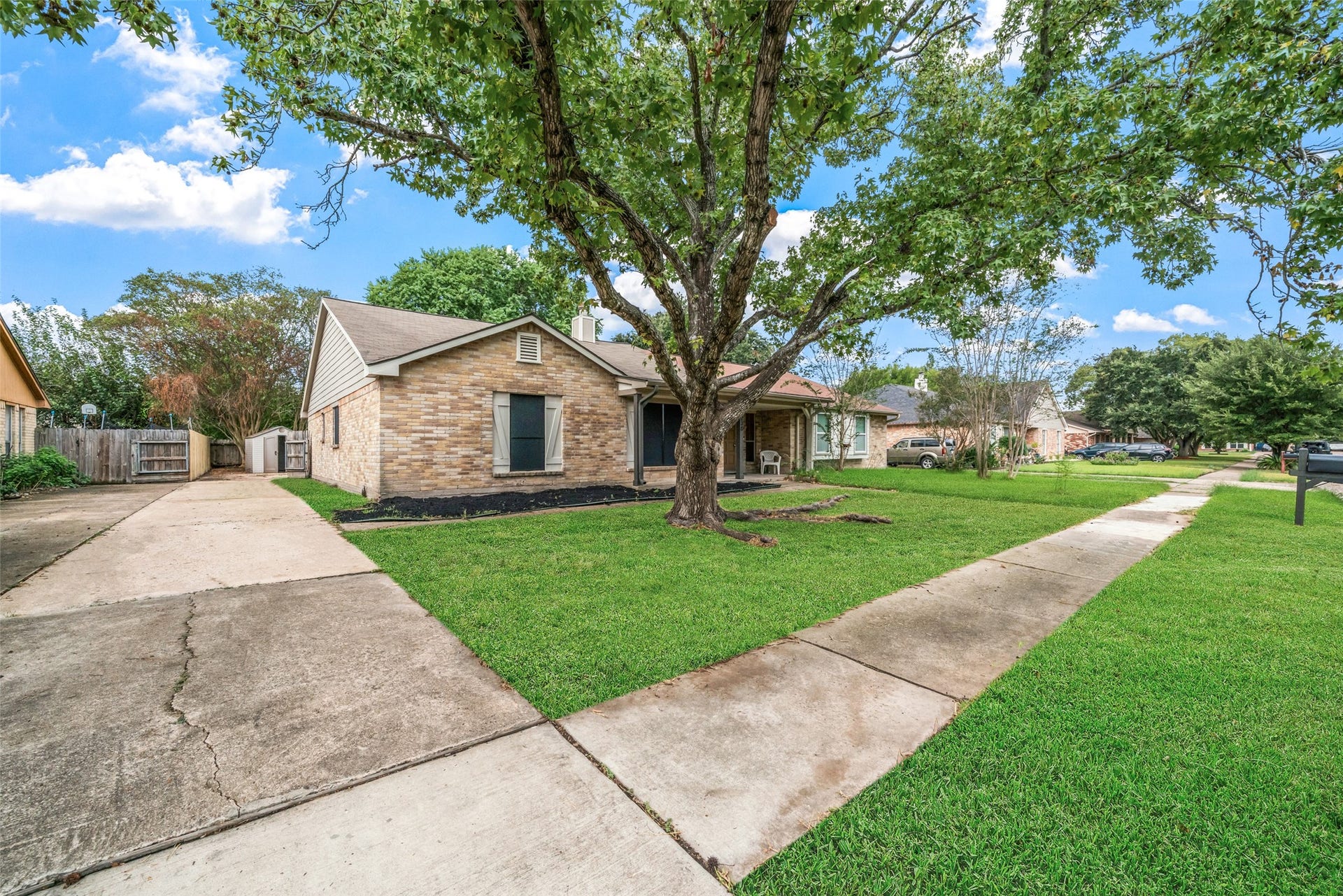 9230 Baronsmede Drive, Houston, TX 77083 9230 Baronsmede Drive, Houston, TX 77083