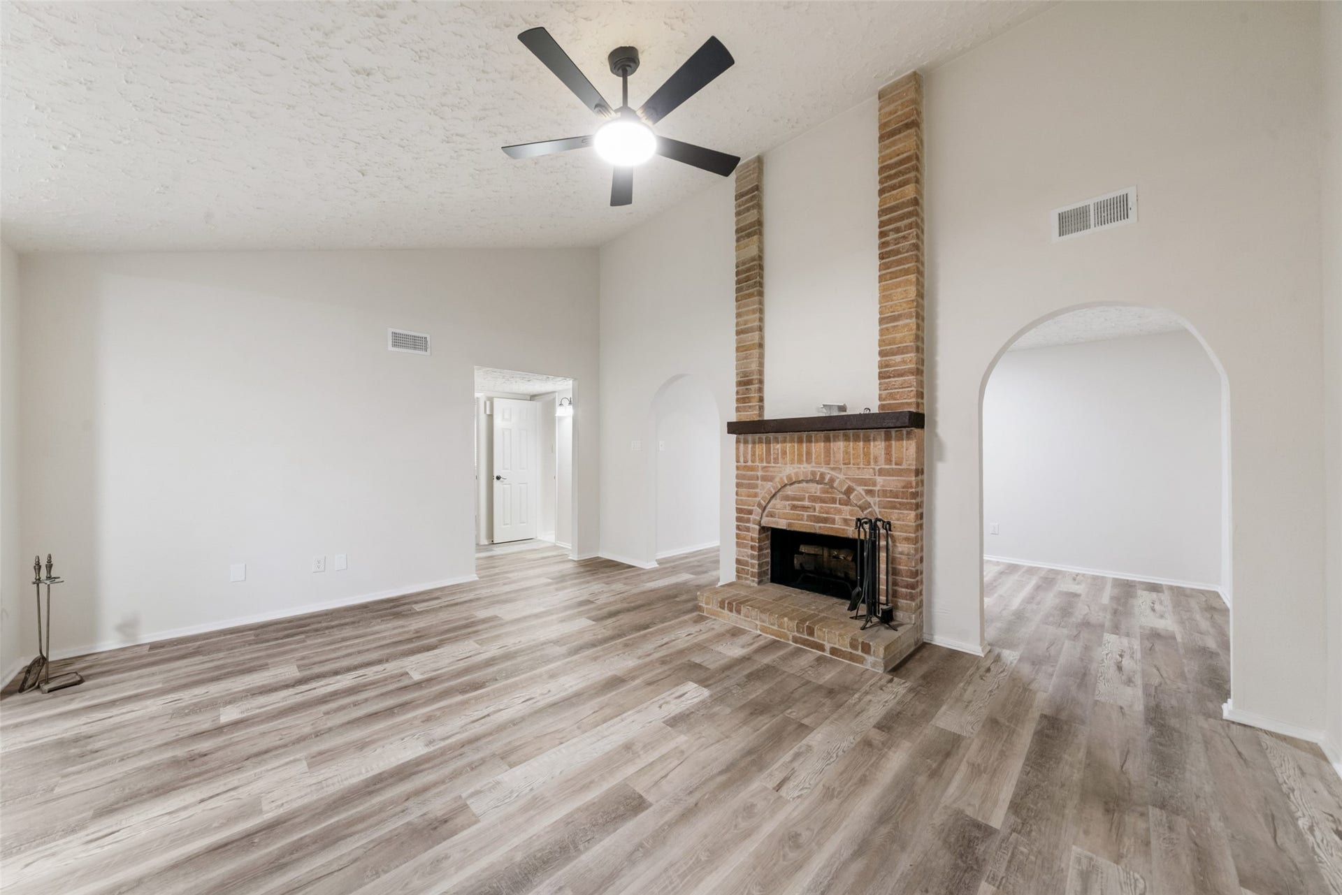 9230 Baronsmede Drive, Houston, TX 77083 9230 Baronsmede Drive, Houston, TX 77083