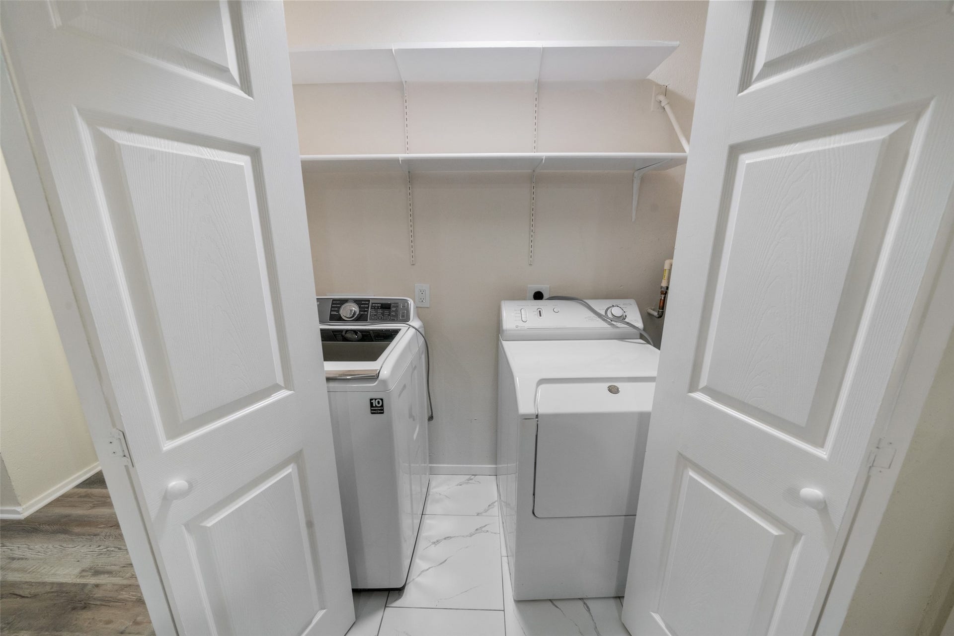 9230 Baronsmede Drive, Houston, TX 77083 9230 Baronsmede Drive, Houston, TX 77083