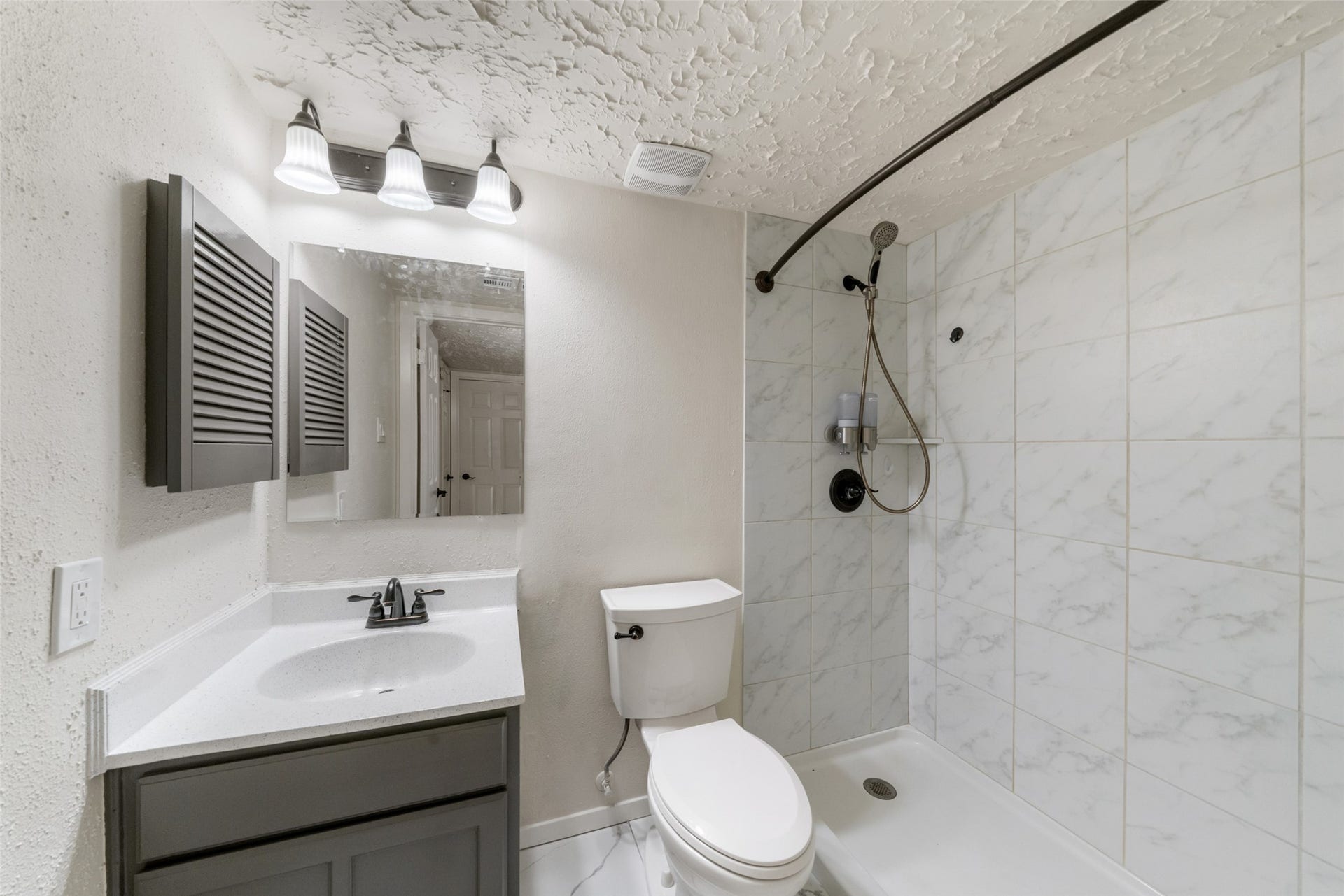 9230 Baronsmede Drive, Houston, TX 77083 9230 Baronsmede Drive, Houston, TX 77083