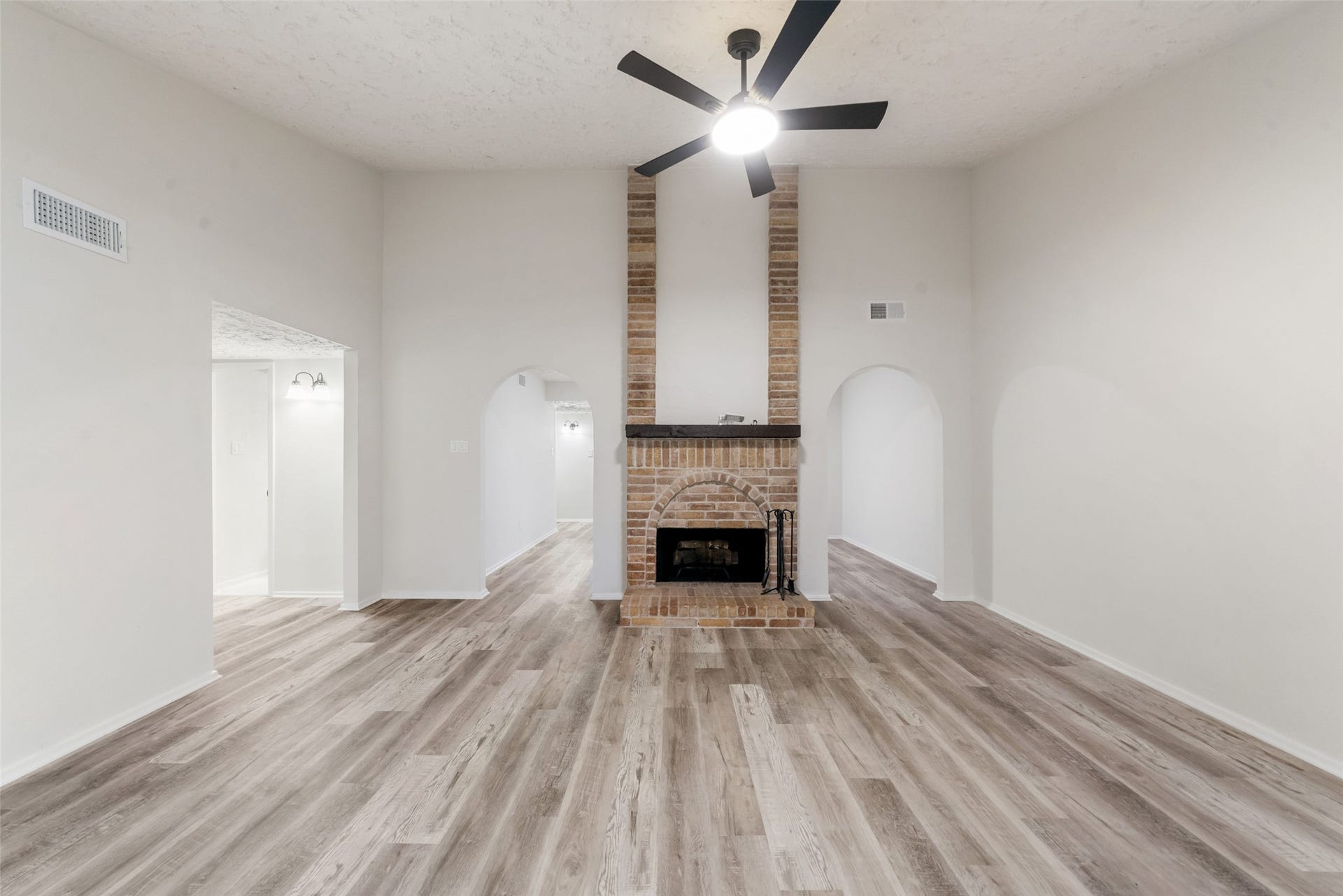 9230 Baronsmede Drive, Houston, TX 77083 9230 Baronsmede Drive, Houston, TX 77083