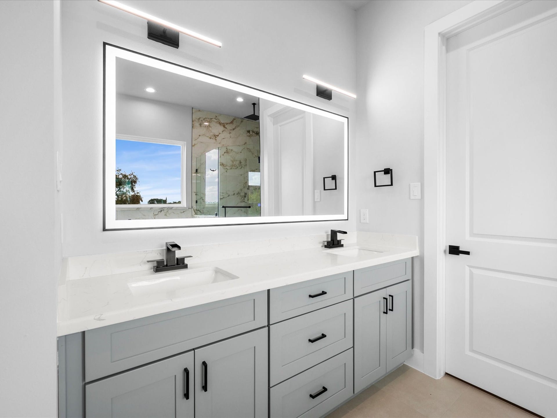 120 Estelle Street, Houston, TX 77003 Designed with relaxation in mind, the primary ensuite pairs elegant tile details with striking lighting and sophisticated finishes for a spa-inspired feel.