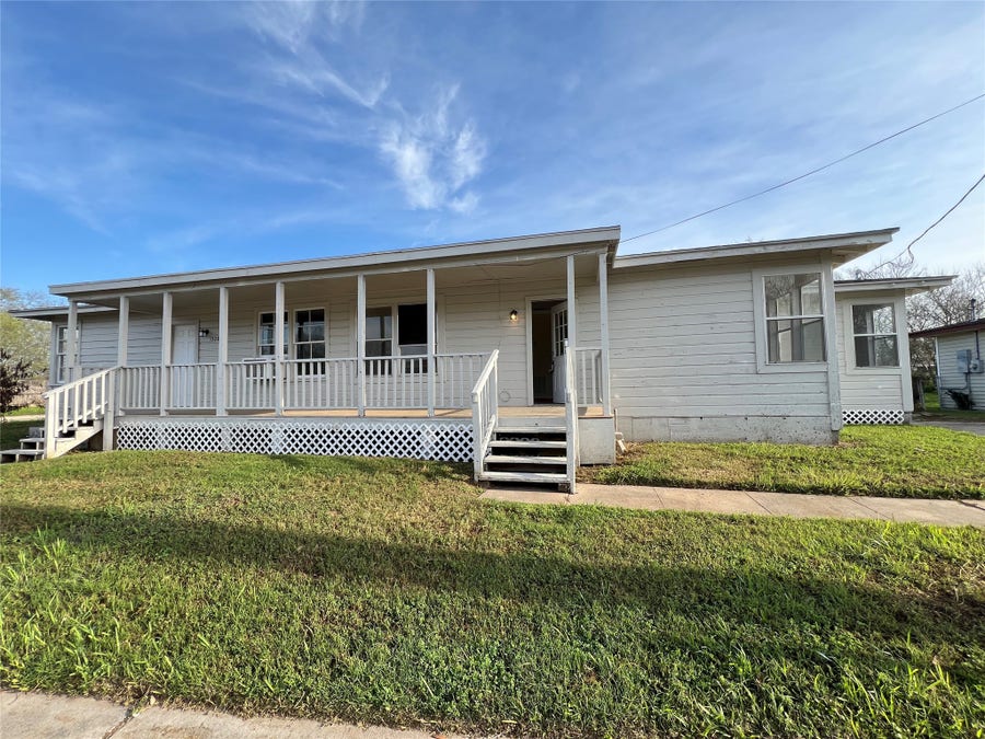 Property photo for 1324 W 10th Street, Freeport, TX