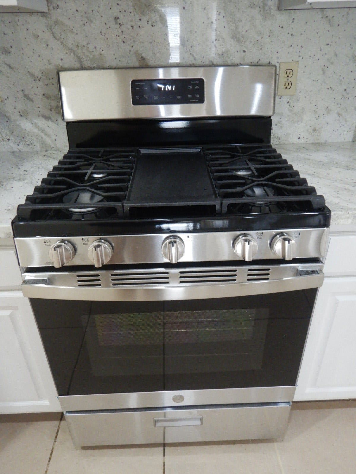 4518 Westray Drive, Missouri City, TX 77459 New gas range/oven