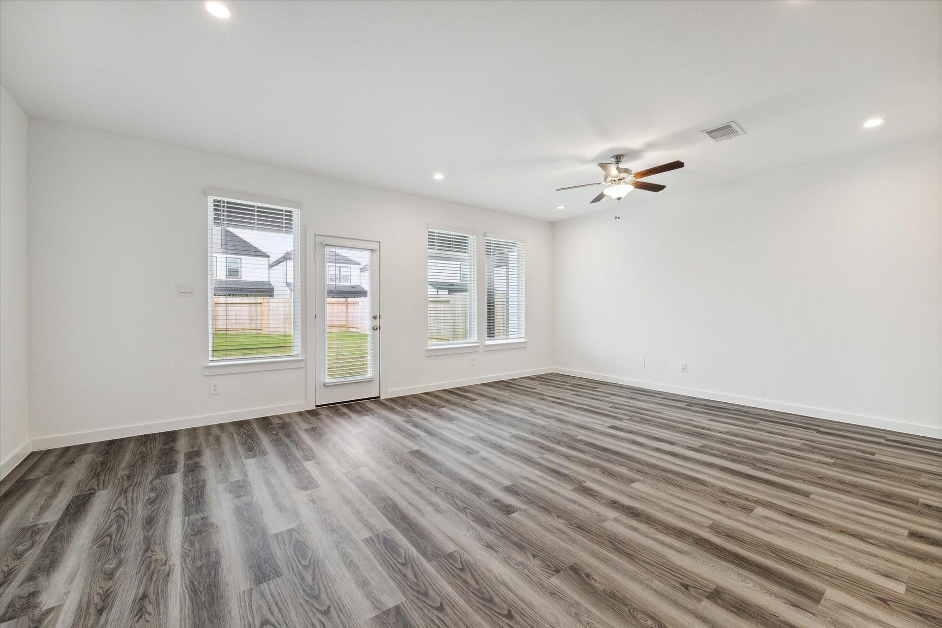 12322 Brandenburg Gate Drive, Houston, TX 77047 12322 Brandenburg Gate Drive, Houston, TX 77047