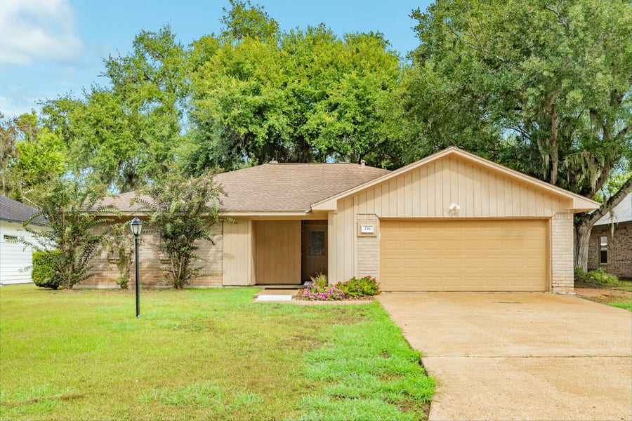 Property photo for 256 Freeman Boulevard, West Columbia, TX