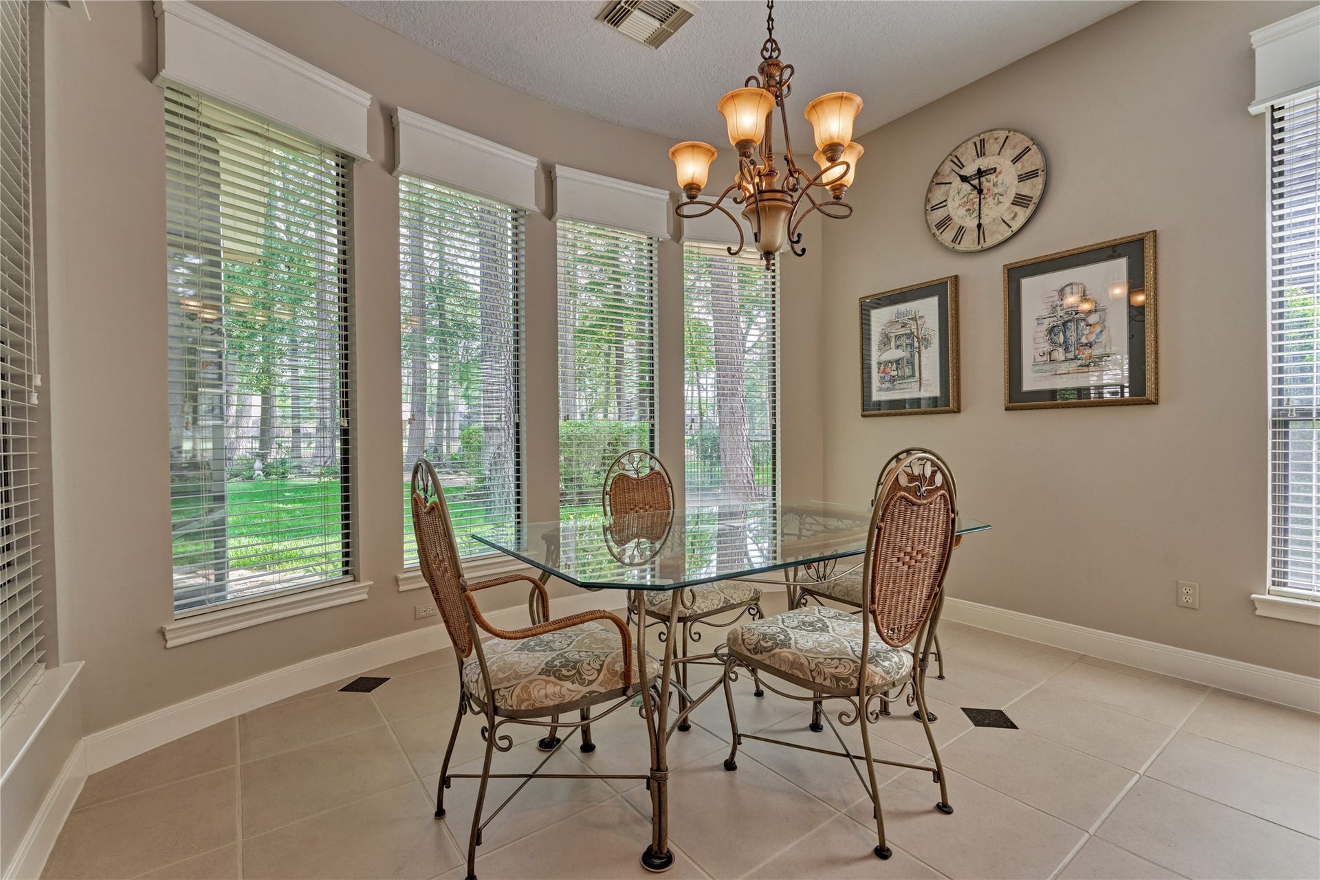 3073 Bentwater Drive, Montgomery, TX 77356 The breakfast room is awash in natural light, which streams in through large picture windows.