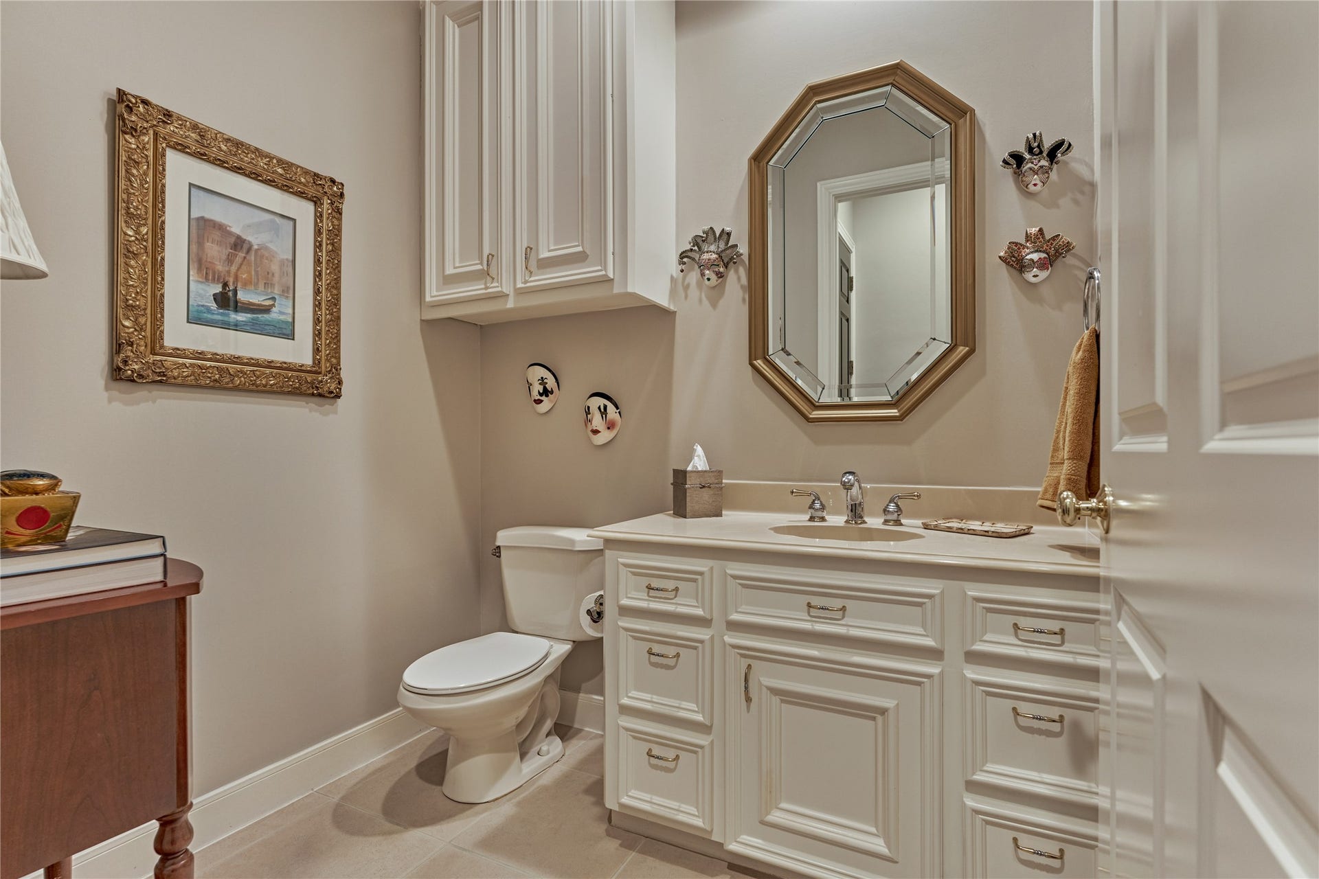3073 Bentwater Drive, Montgomery, TX 77356 Powder room just off the kitchen and laundry room area.