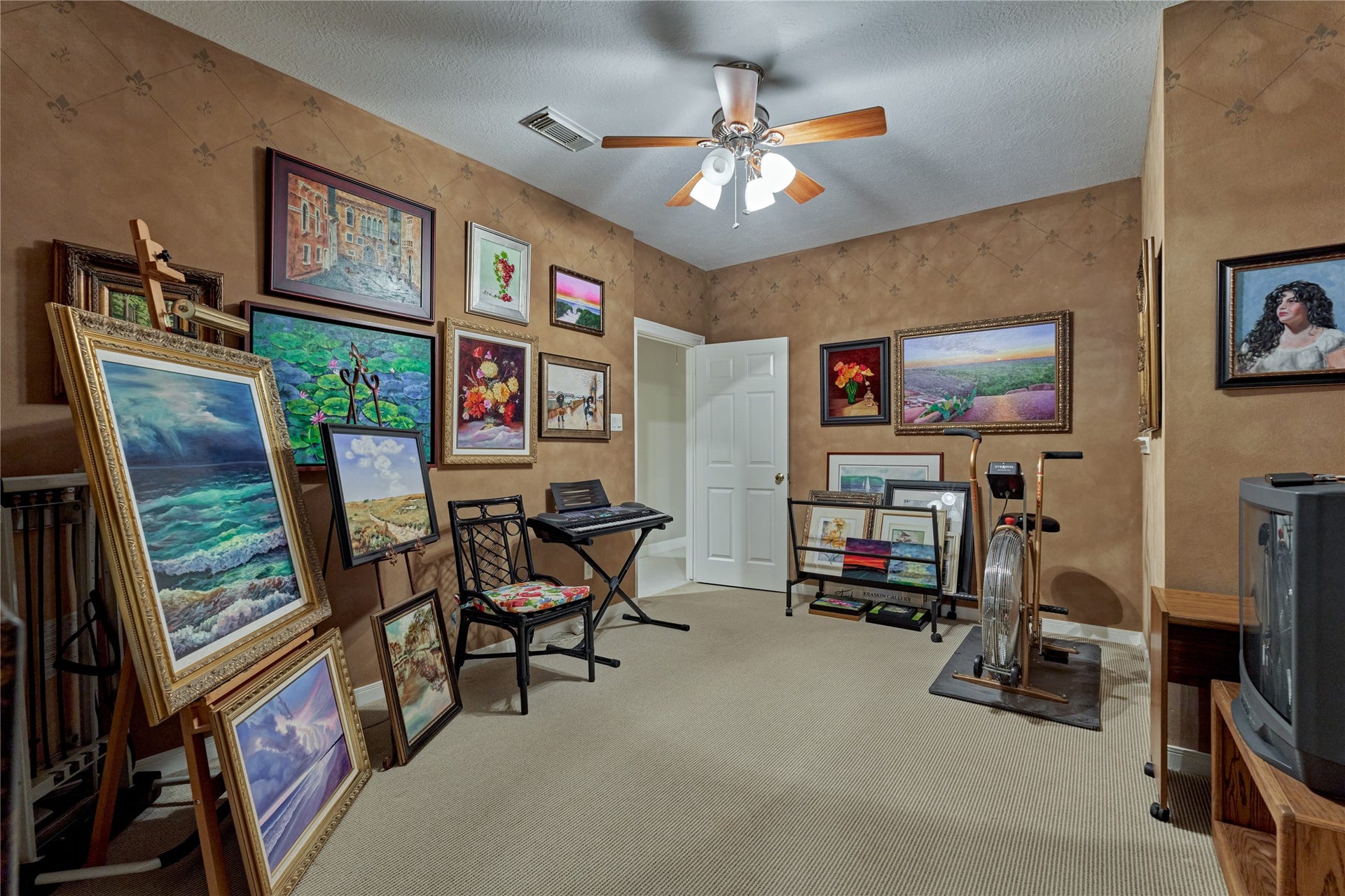 3073 Bentwater Drive, Montgomery, TX 77356 Extra room off hallway could be a workout room.