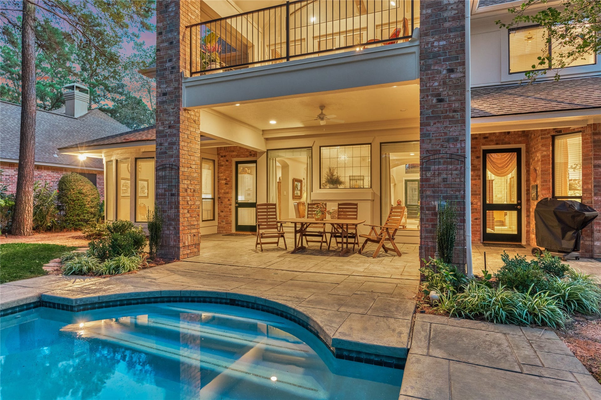 3073 Bentwater Drive, Montgomery, TX 77356 This relaxing outdoor living space is great for extending entertainment outdoors.