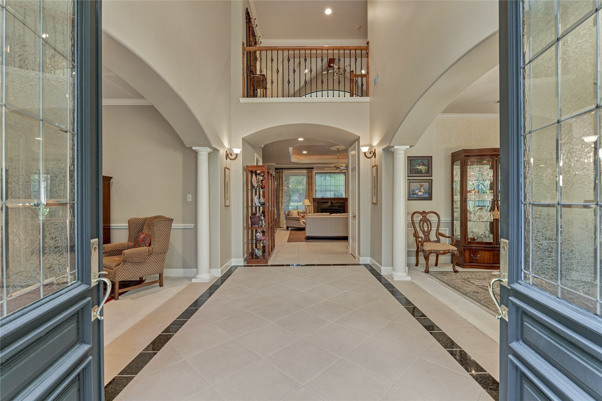 3073 Bentwater Drive, Montgomery, TX 77356 The grand two-story foyer is flanked by dining and living formals.