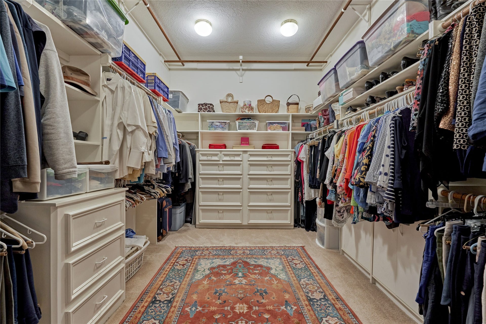 3073 Bentwater Drive, Montgomery, TX 77356 This fabulous dream closet provides meticulous organization for your entire wardrobe.