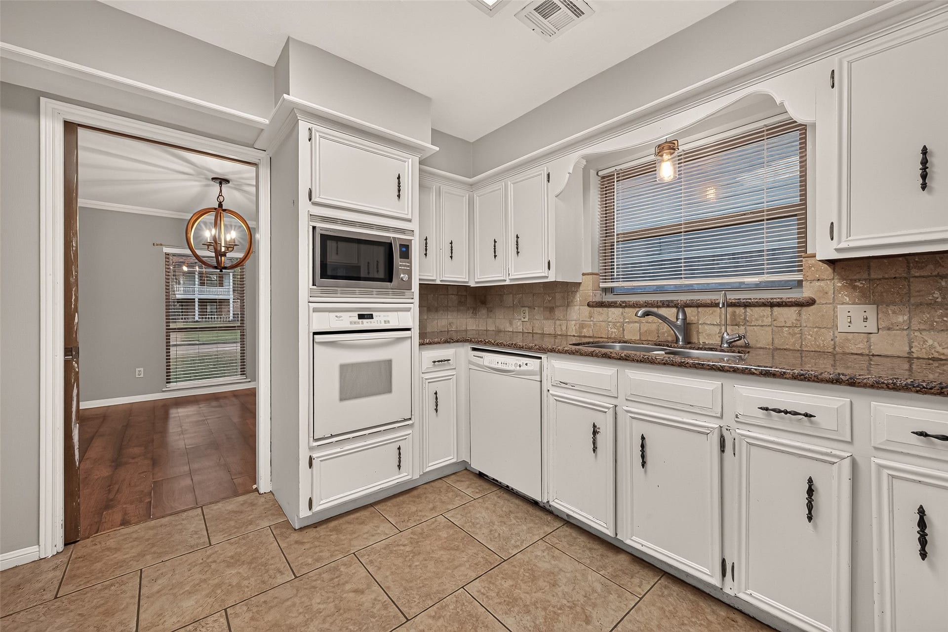 5410 Boyce Springs Drive, Houston, TX 77066 Kitchen
