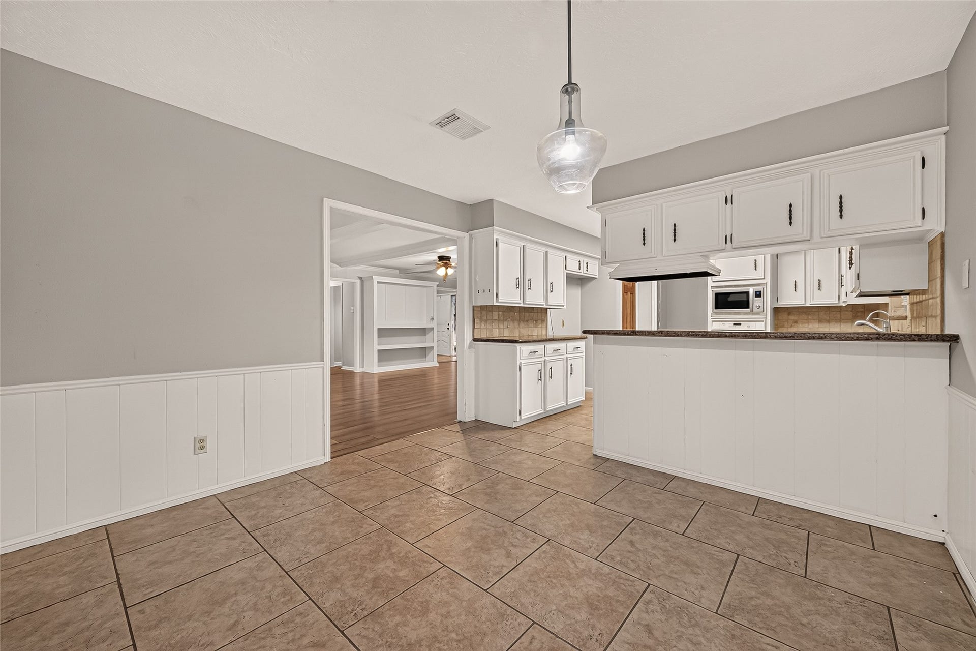 5410 Boyce Springs Drive, Houston, TX 77066 Breakfast area