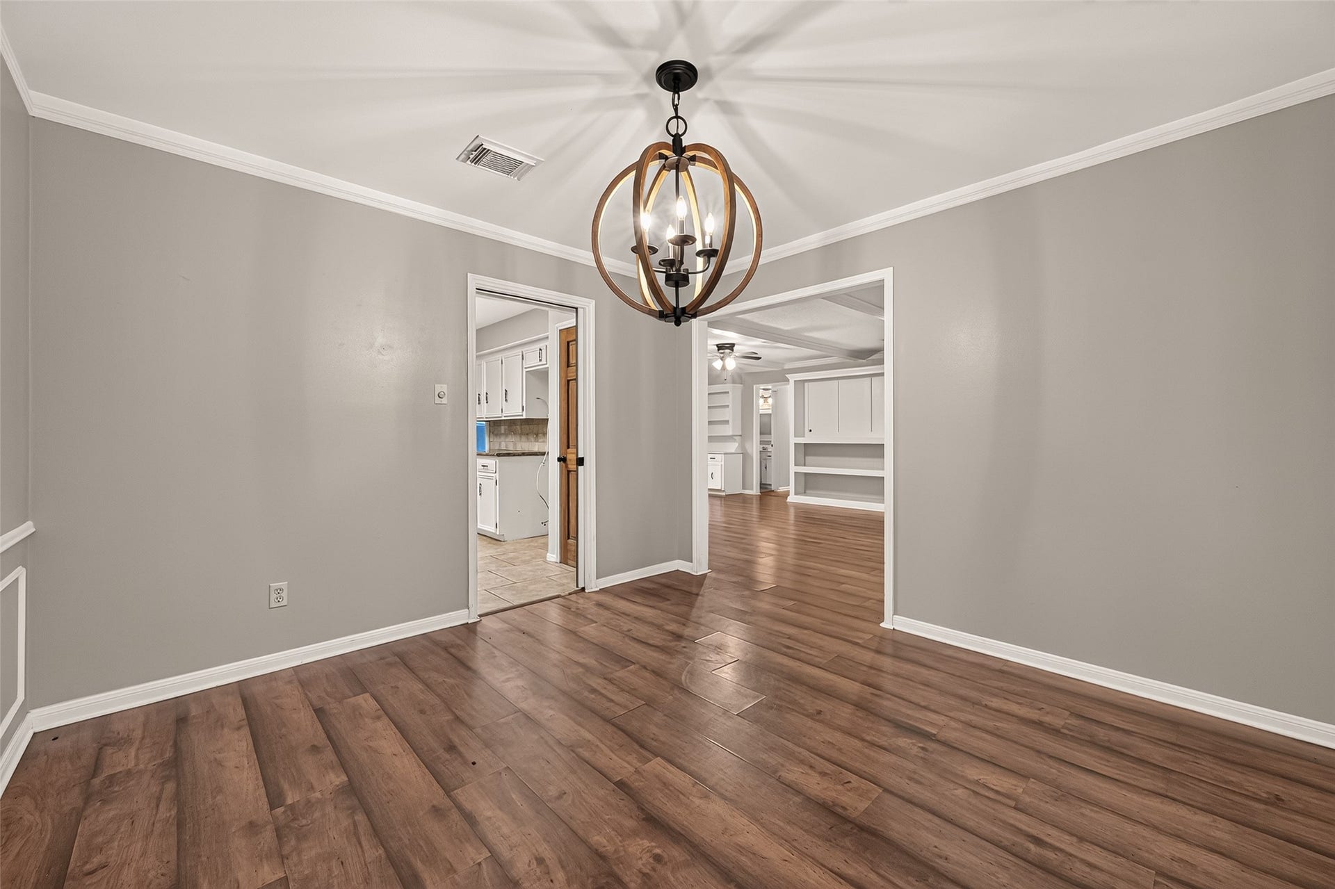 5410 Boyce Springs Drive, Houston, TX 77066 Dining room