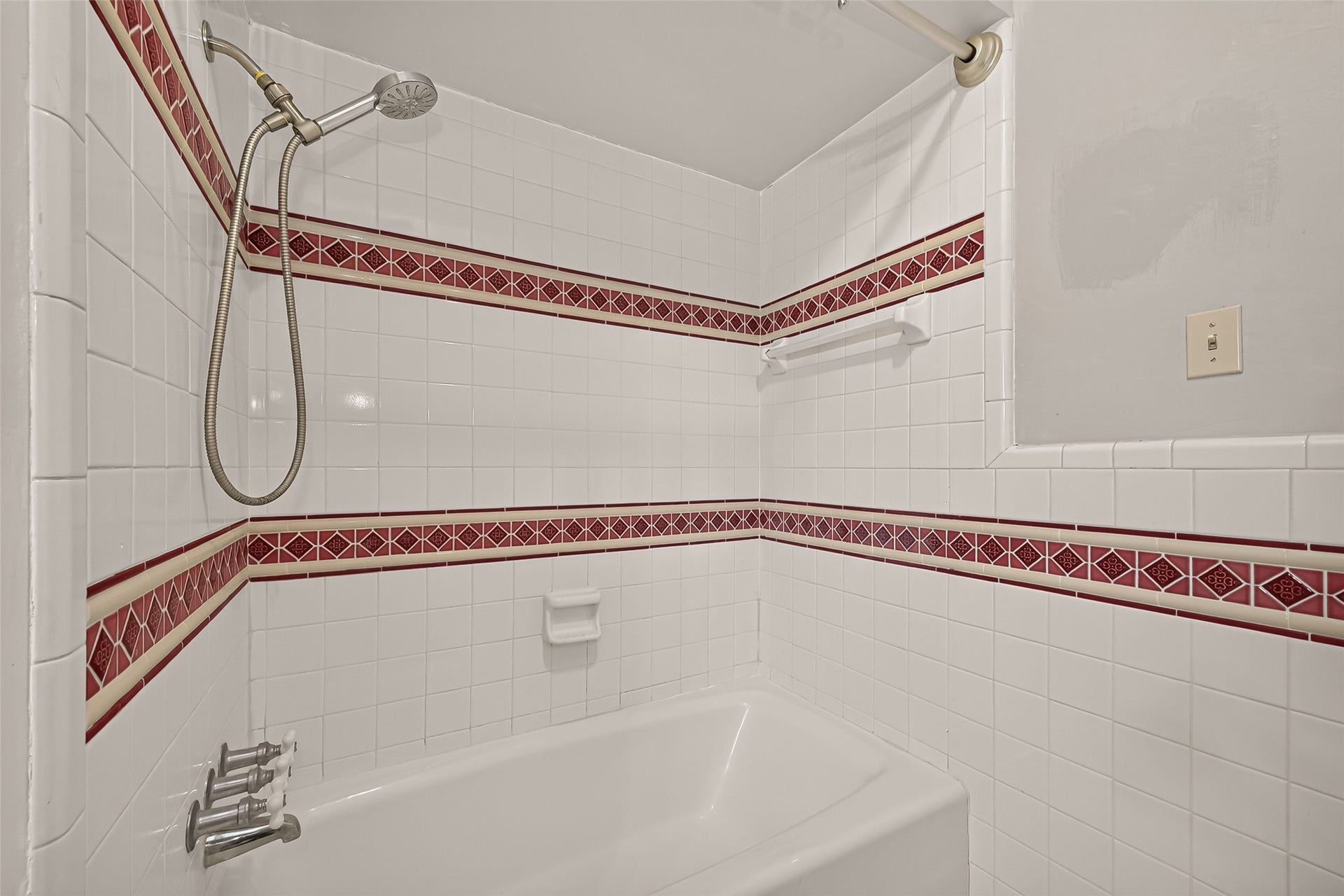 5410 Boyce Springs Drive, Houston, TX 77066 Primary bathroom