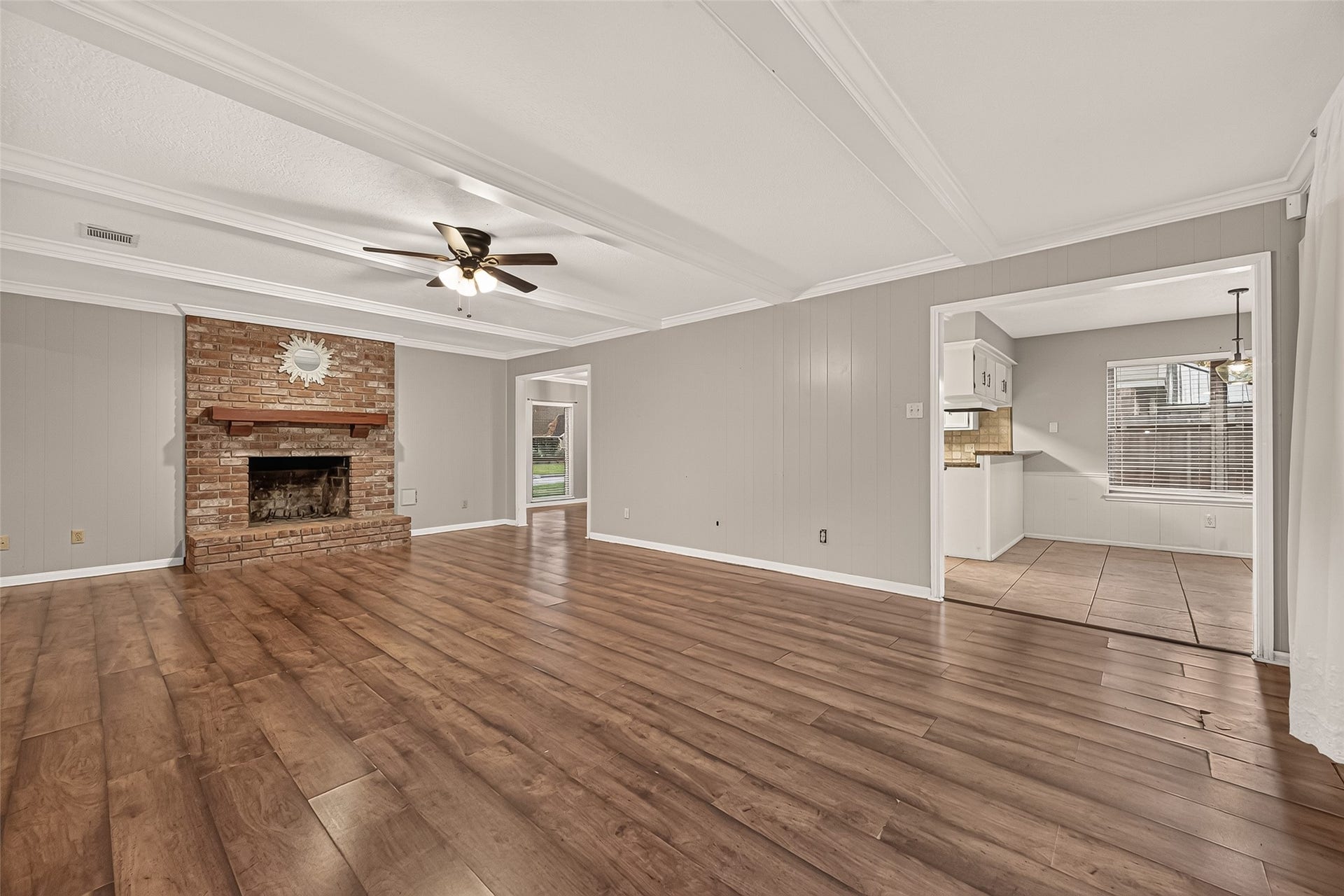5410 Boyce Springs Drive, Houston, TX 77066 Living room