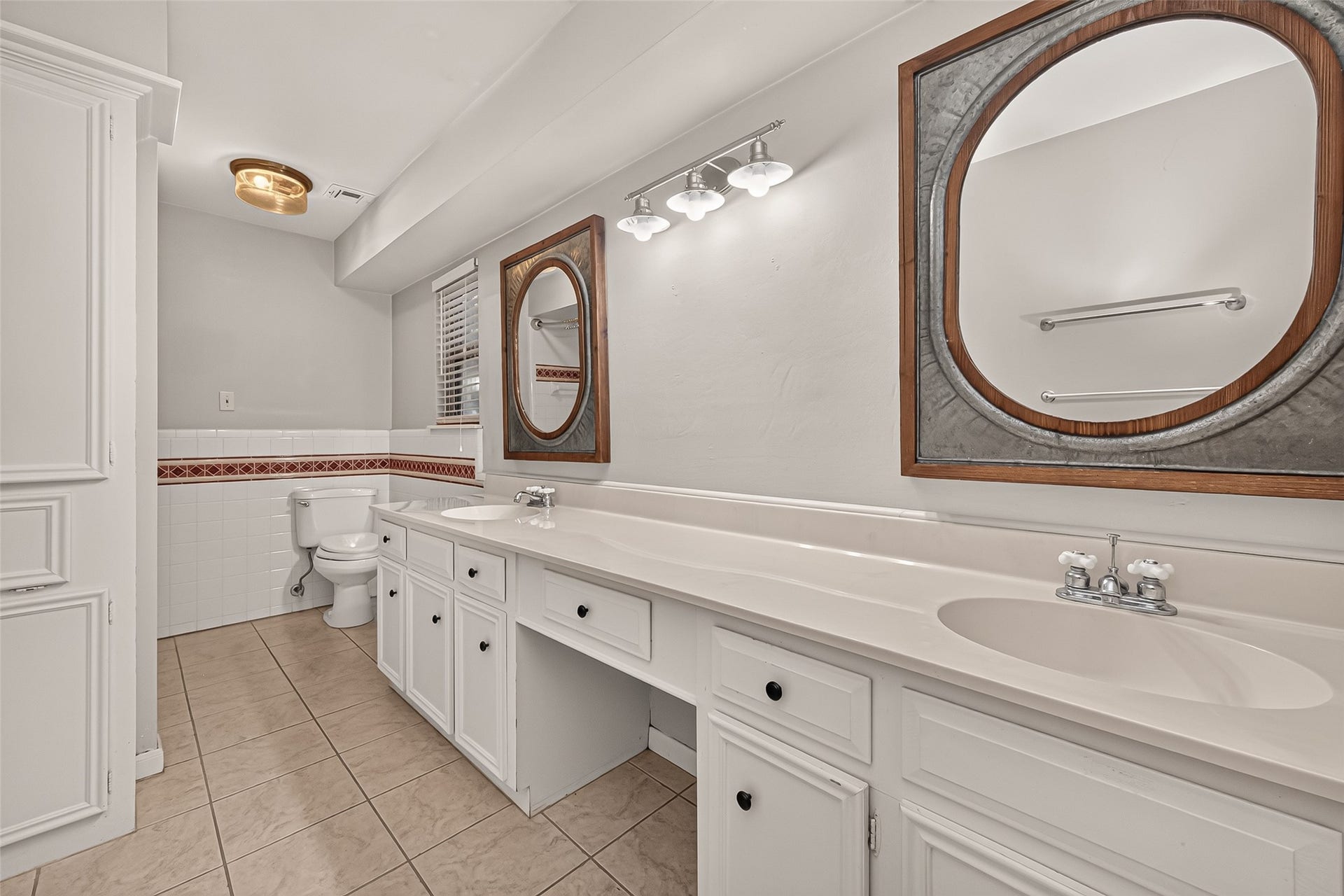 5410 Boyce Springs Drive, Houston, TX 77066 Primary bathroom