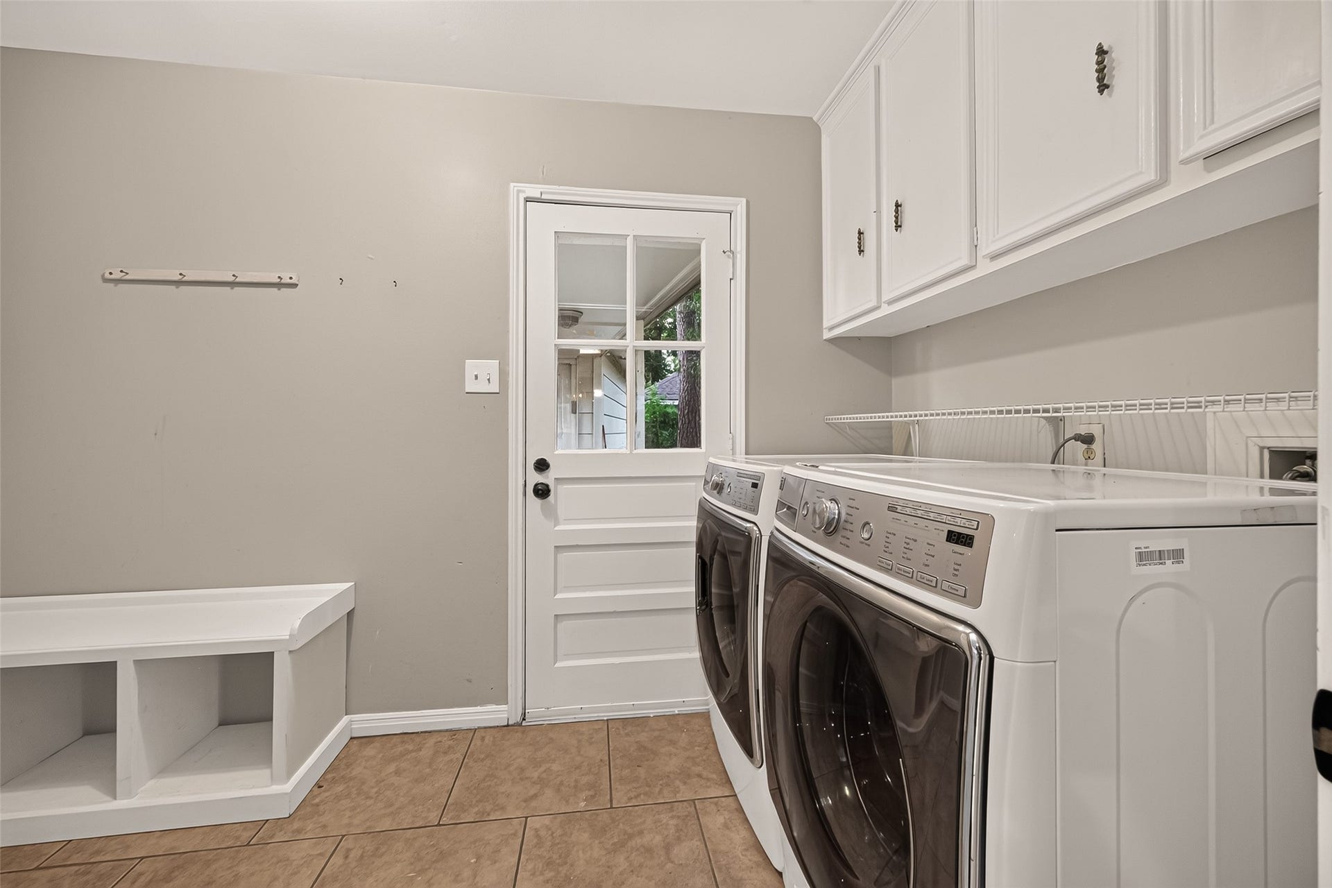 5410 Boyce Springs Drive, Houston, TX 77066 Laundry room