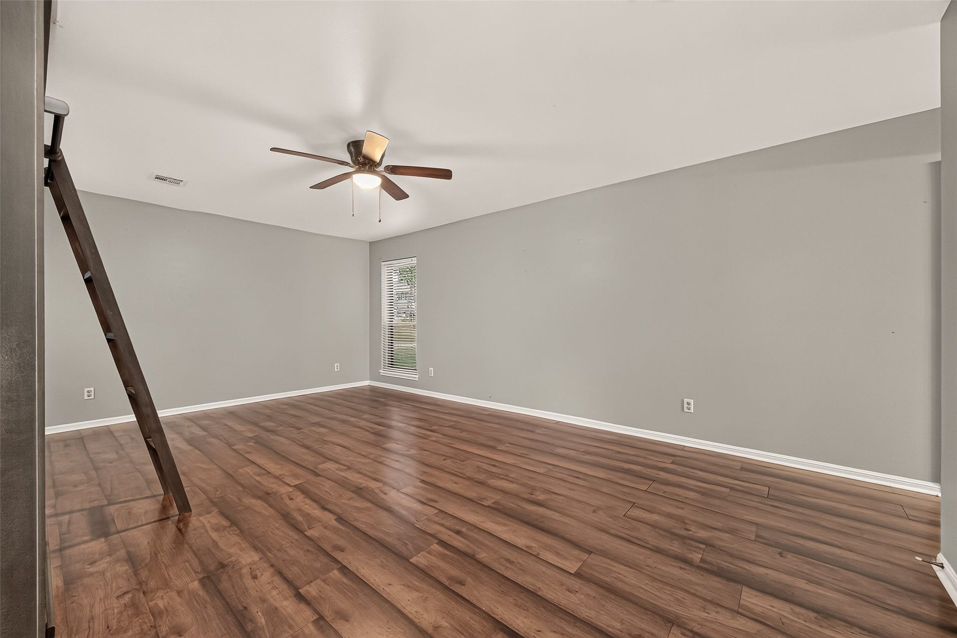 5410 Boyce Springs Drive, Houston, TX 77066 Primary bedroom