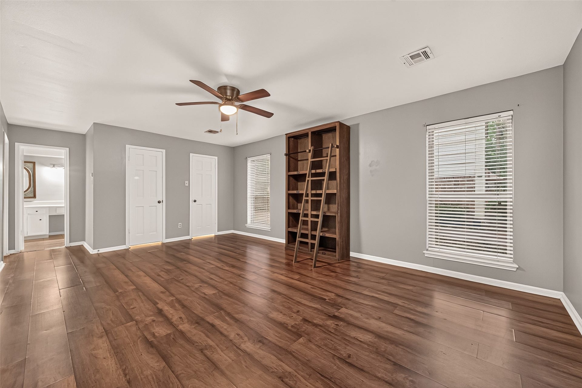 5410 Boyce Springs Drive, Houston, TX 77066 Primary bedroom