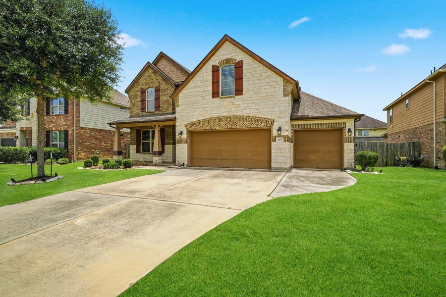 Property photo for 223 Auburn Shores Court, Richmond, TX