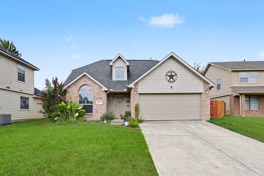 Property photo for 18477 Sunrise Oaks Court, Montgomery, TX