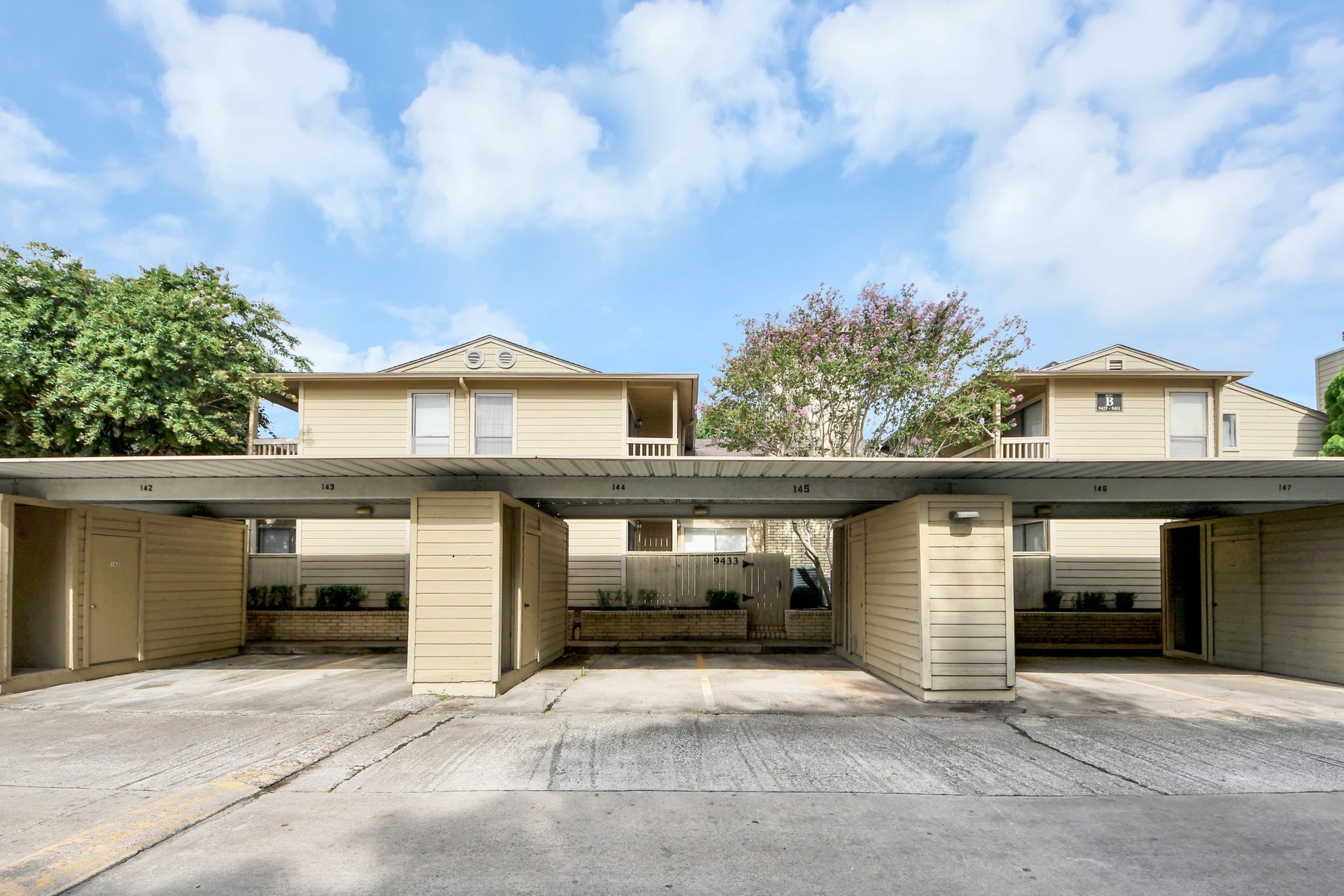 9433 Pagewood Ln, Houston, TX 77063 9433 Pagewood Ln, Houston, TX 77063