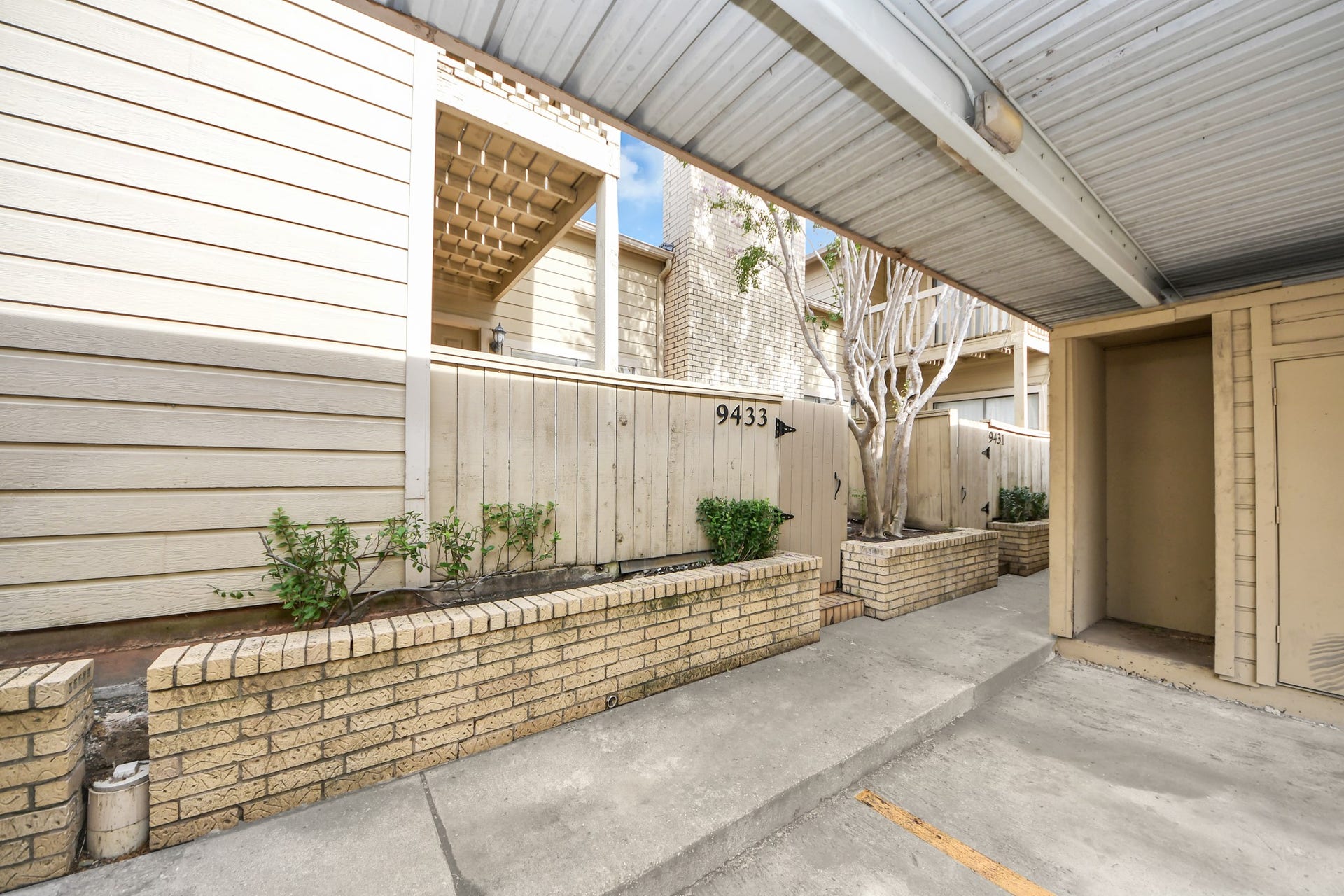 9433 Pagewood Ln, Houston, TX 77063 9433 Pagewood Ln, Houston, TX 77063