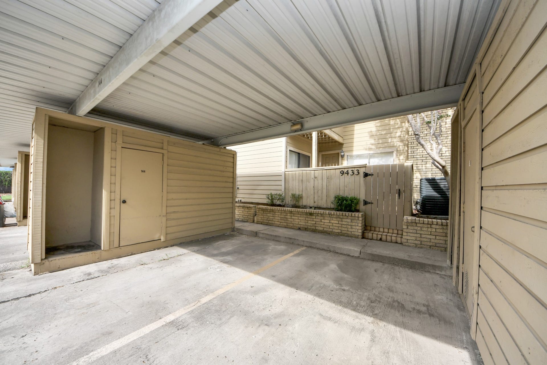 9433 Pagewood Ln, Houston, TX 77063 9433 Pagewood Ln, Houston, TX 77063