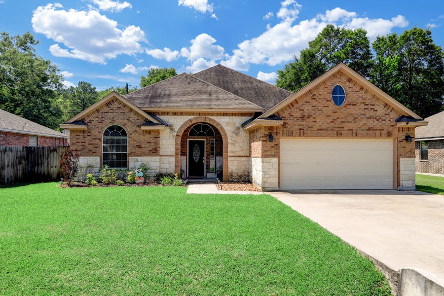 Property photo for 2707 Lake Breeze Lane, Crosby, TX
