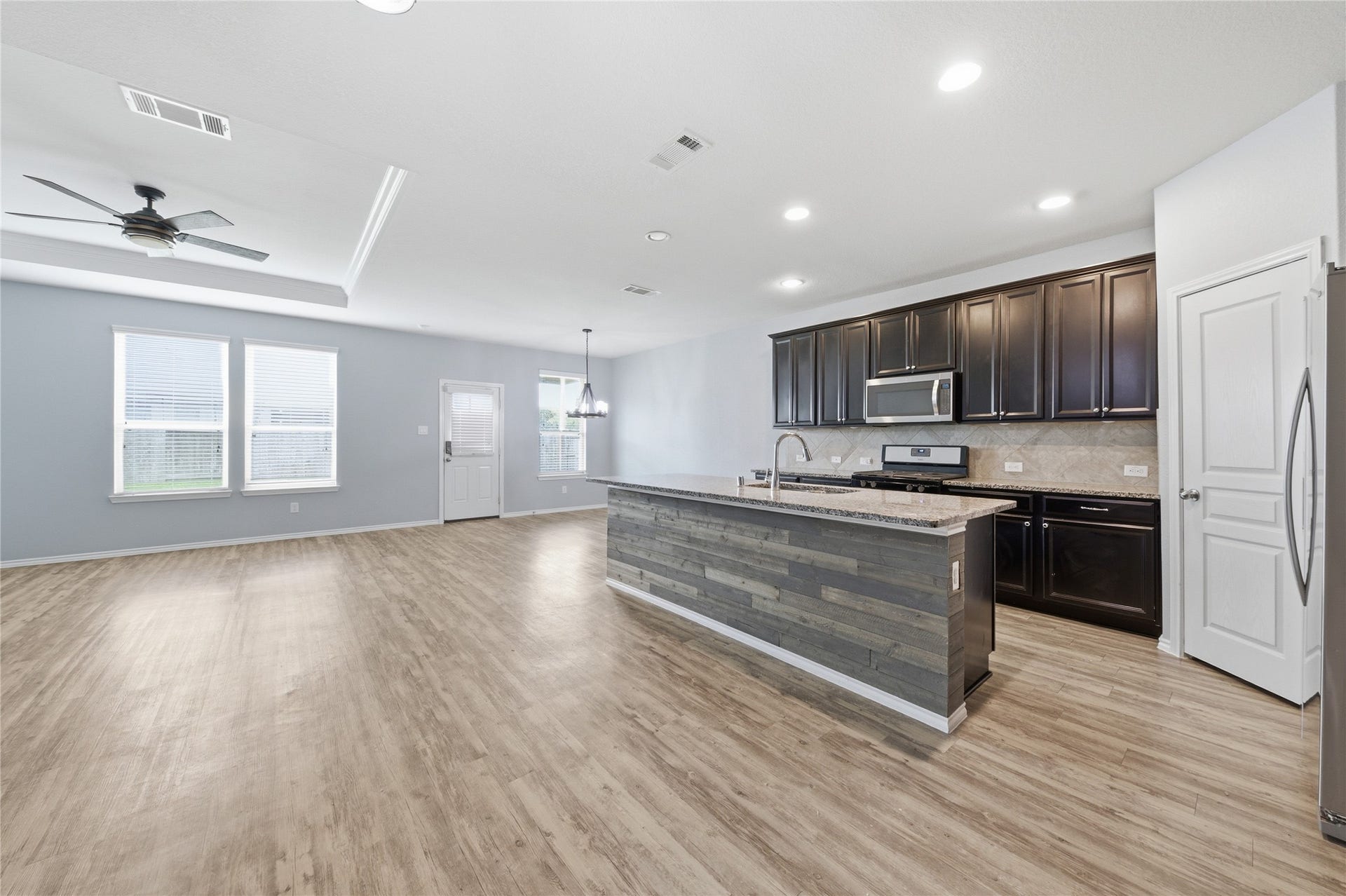 30253 Creekside Drive, Brookshire, TX 77423