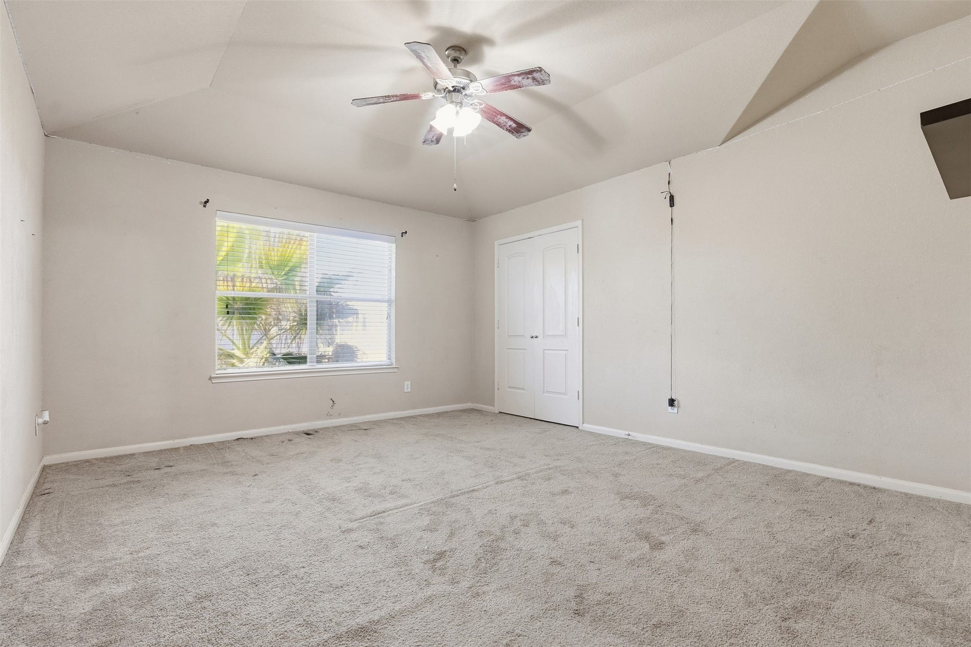 4112 S Meridian Greens Drive, Dickinson, TX 77539 Upstairs primary or guest bedroom