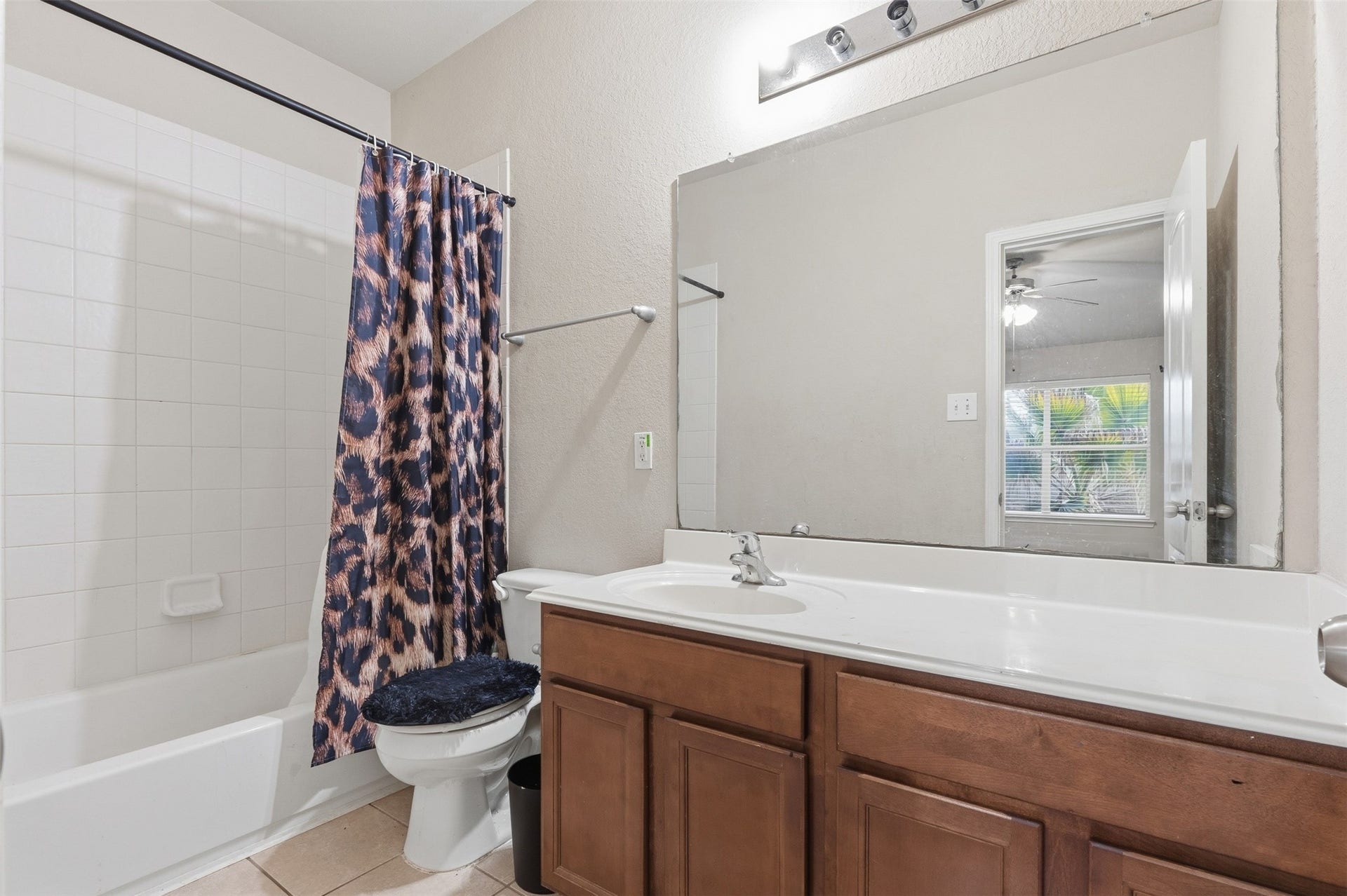 4112 S Meridian Greens Drive, Dickinson, TX 77539 En-suite upstairs
