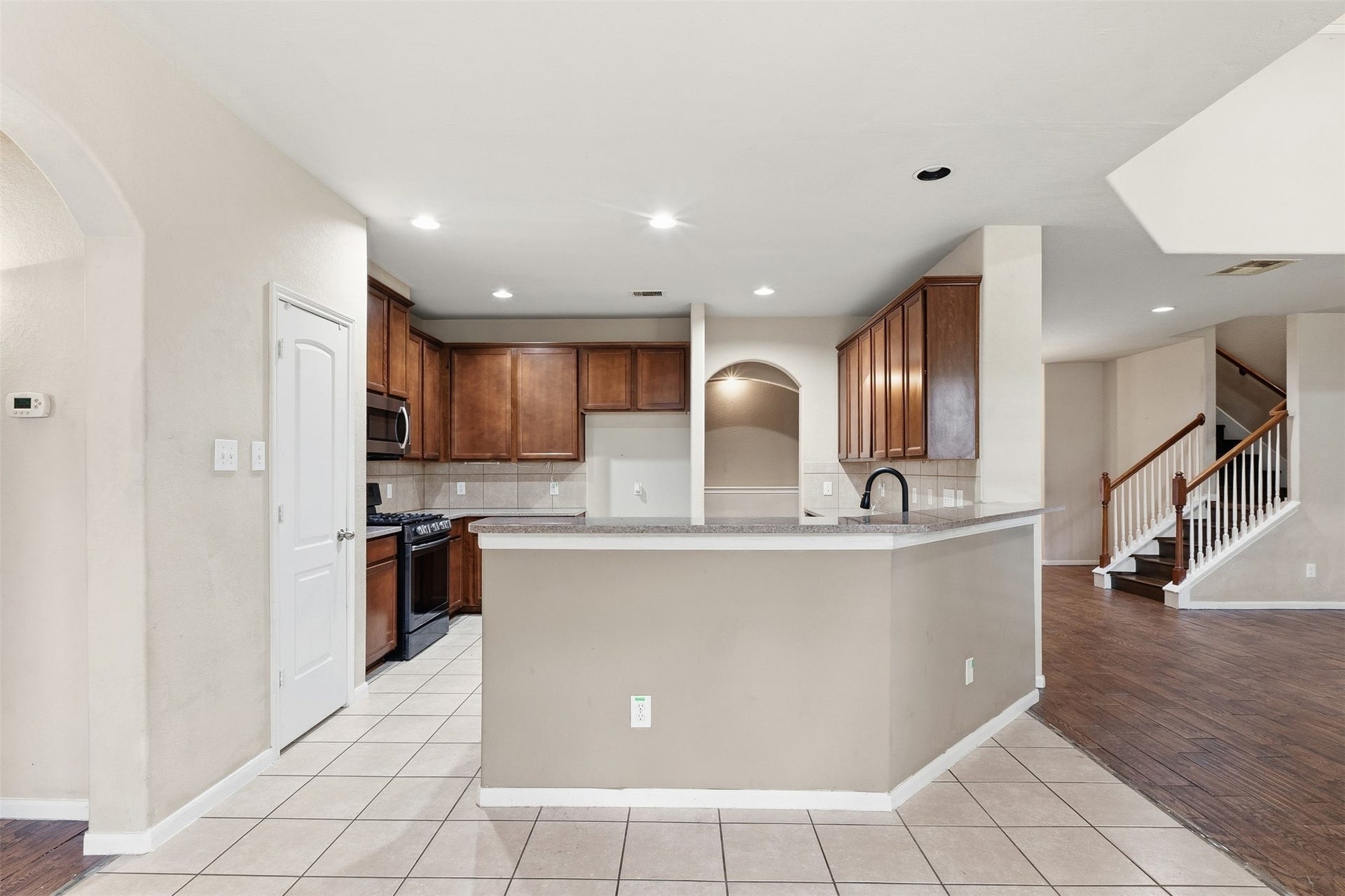 4112 S Meridian Greens Drive, Dickinson, TX 77539 Large kitchen with lots of storage!
