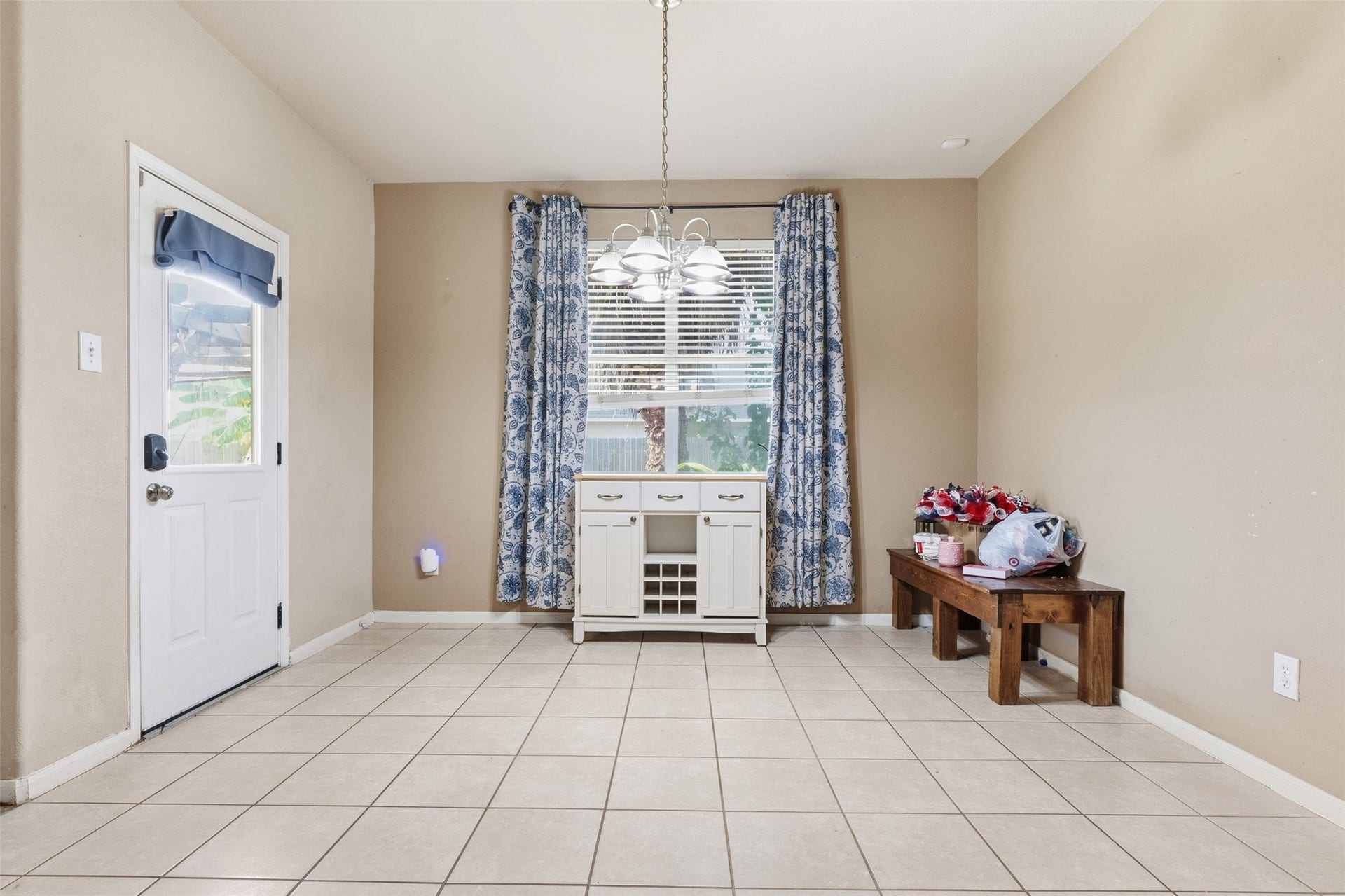 4112 S Meridian Greens Drive, Dickinson, TX 77539 Dining room
