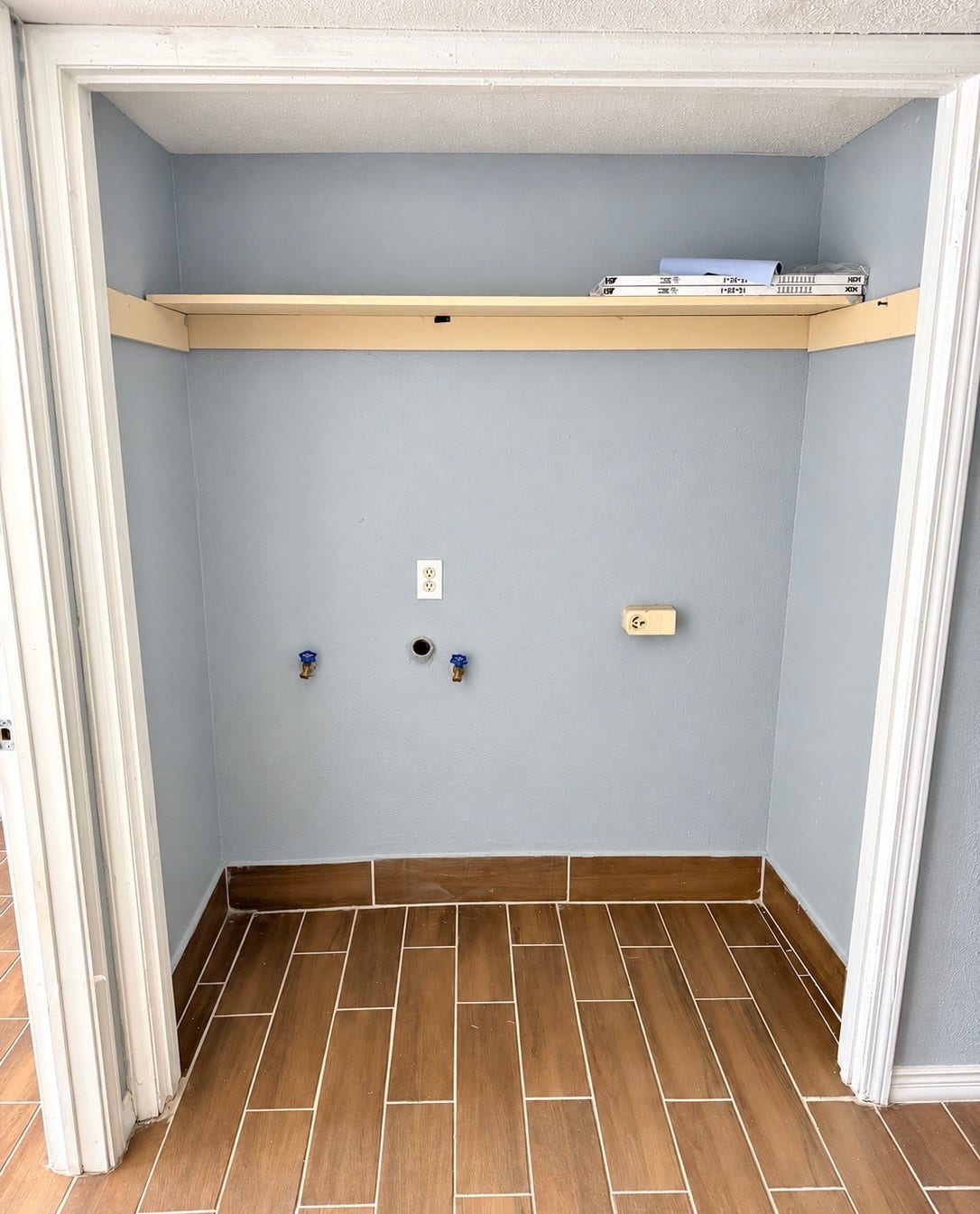 600 S Allen Genoa Road, #B10, South Houston, TX 77587 Laundry Room
