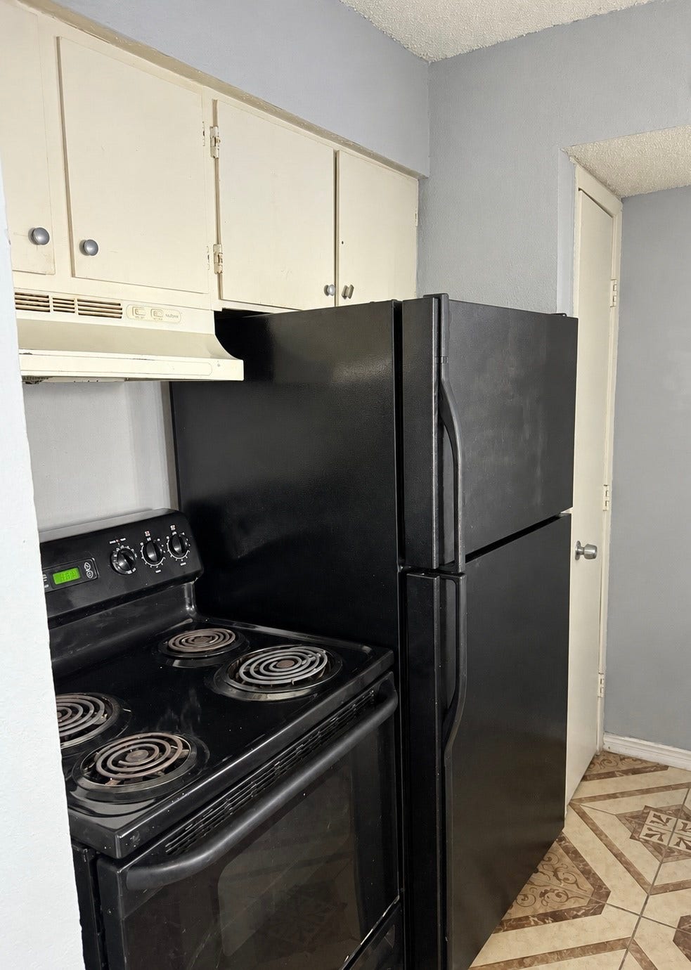 600 S Allen Genoa Road, #B10, South Houston, TX 77587 Kitchen