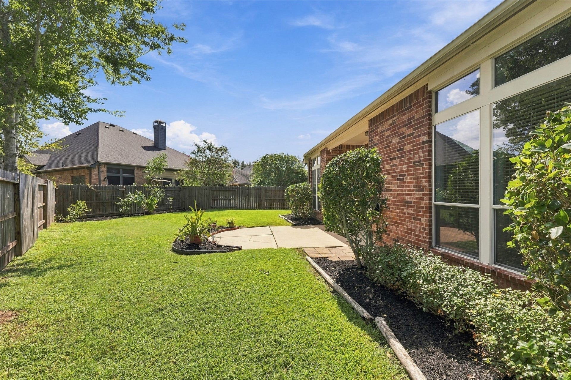 4006 Wolf Springs Court, Sugar Land, TX 77479
