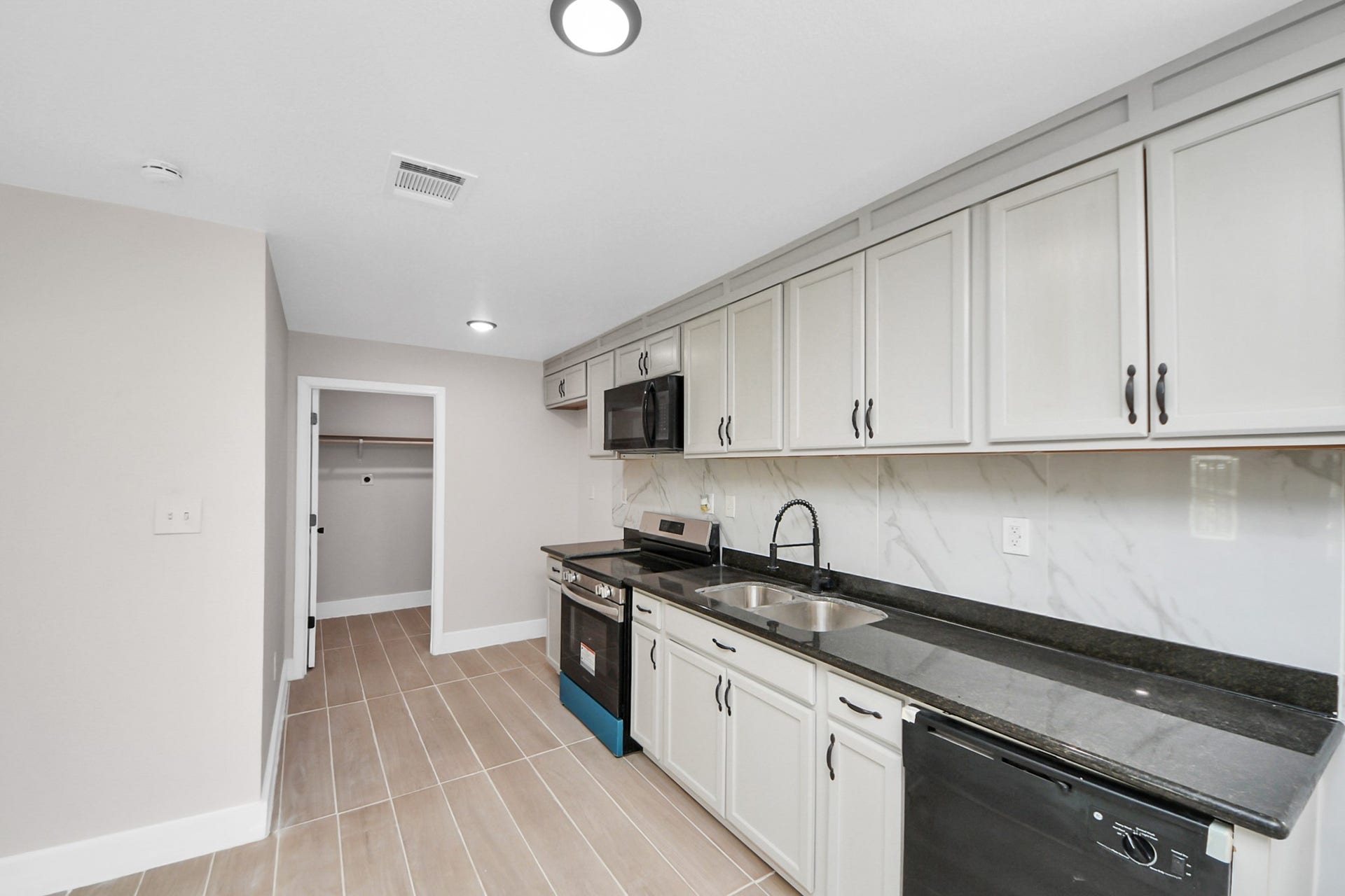 5903 Belneath Street, Houston, TX 77033