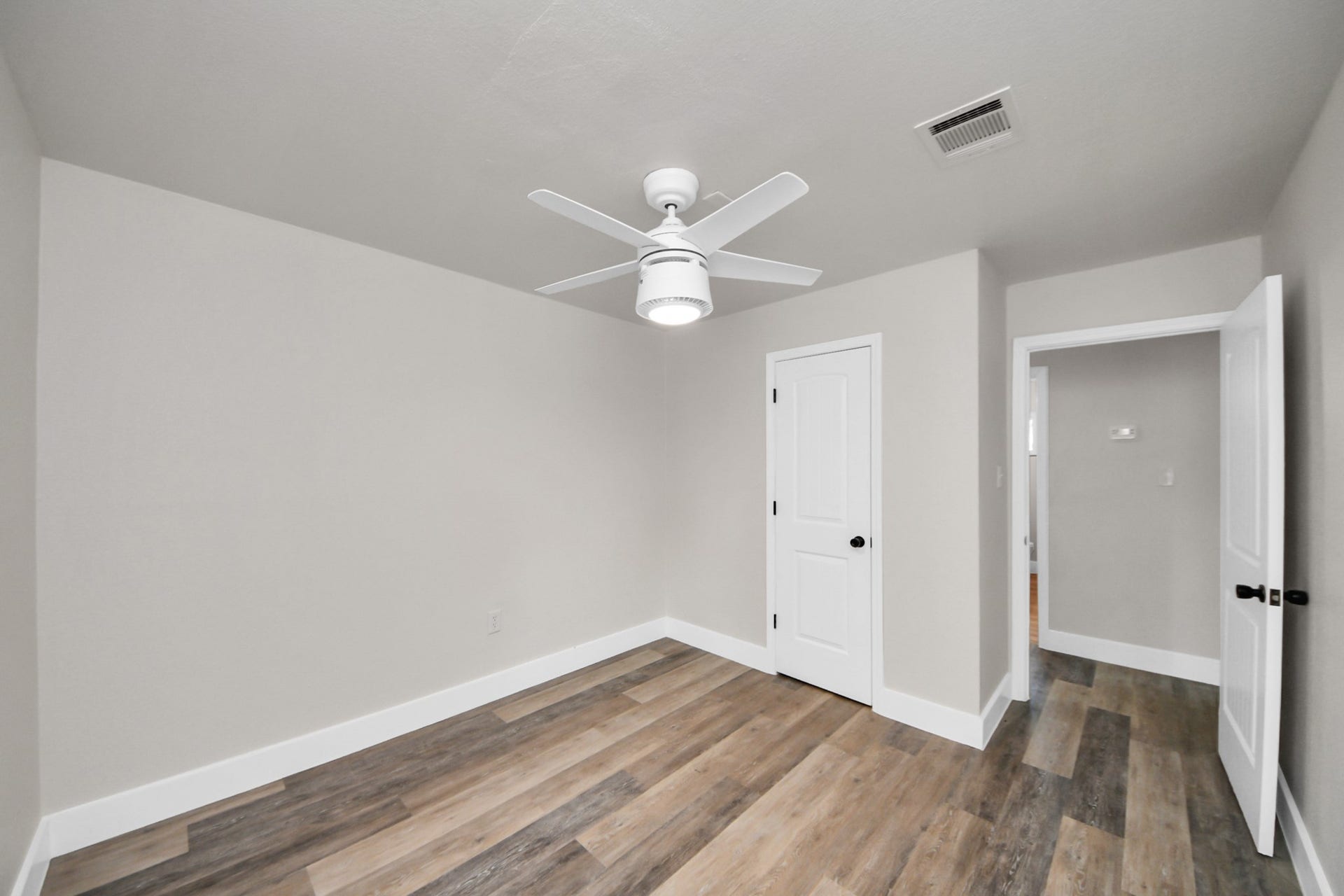 Unit B room1
