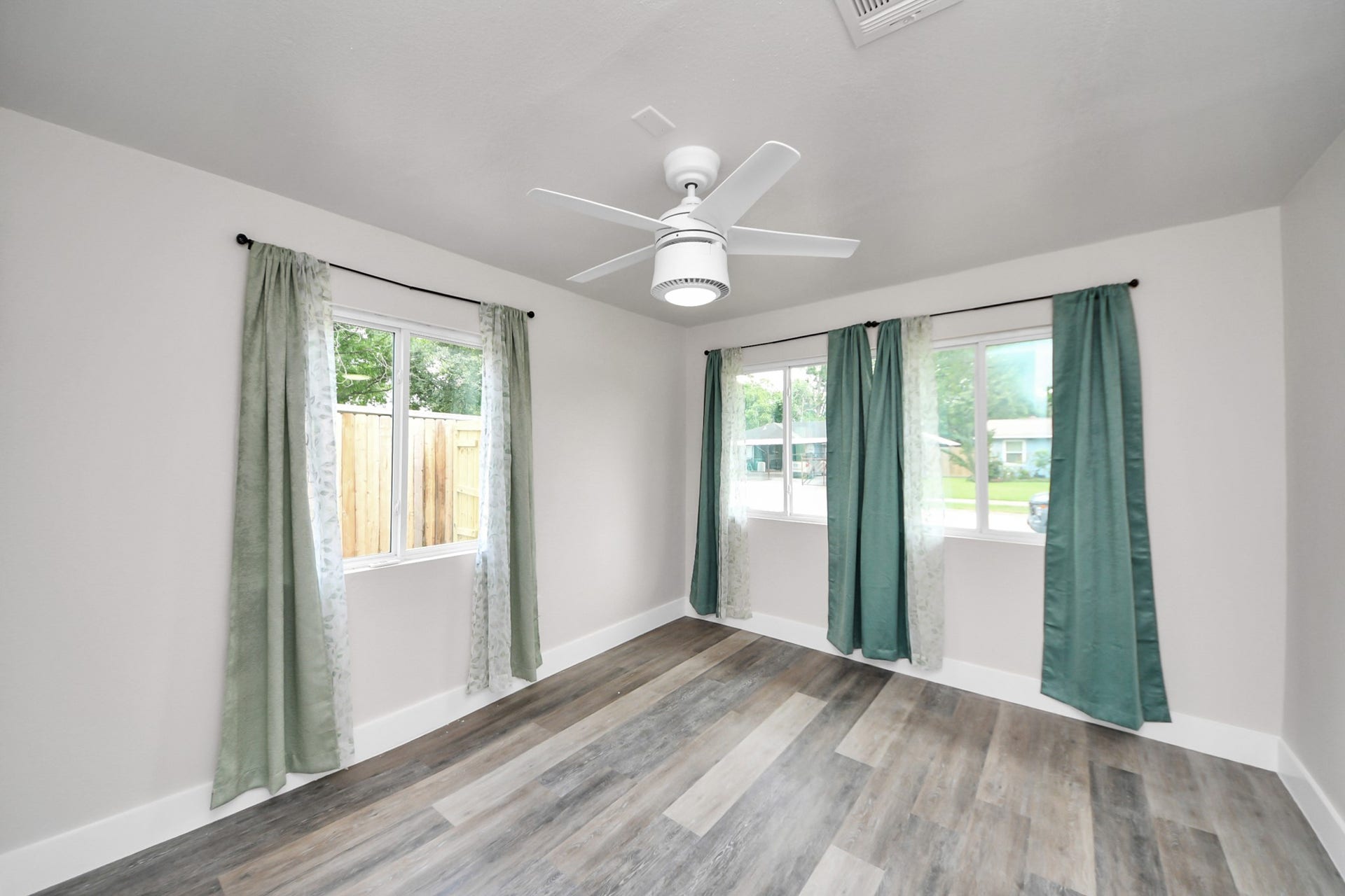 5903 Belneath Street, Houston, TX 77033
