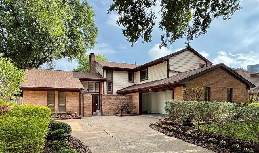 Property photo for 10315 Meadow Lake Lane, Houston, TX